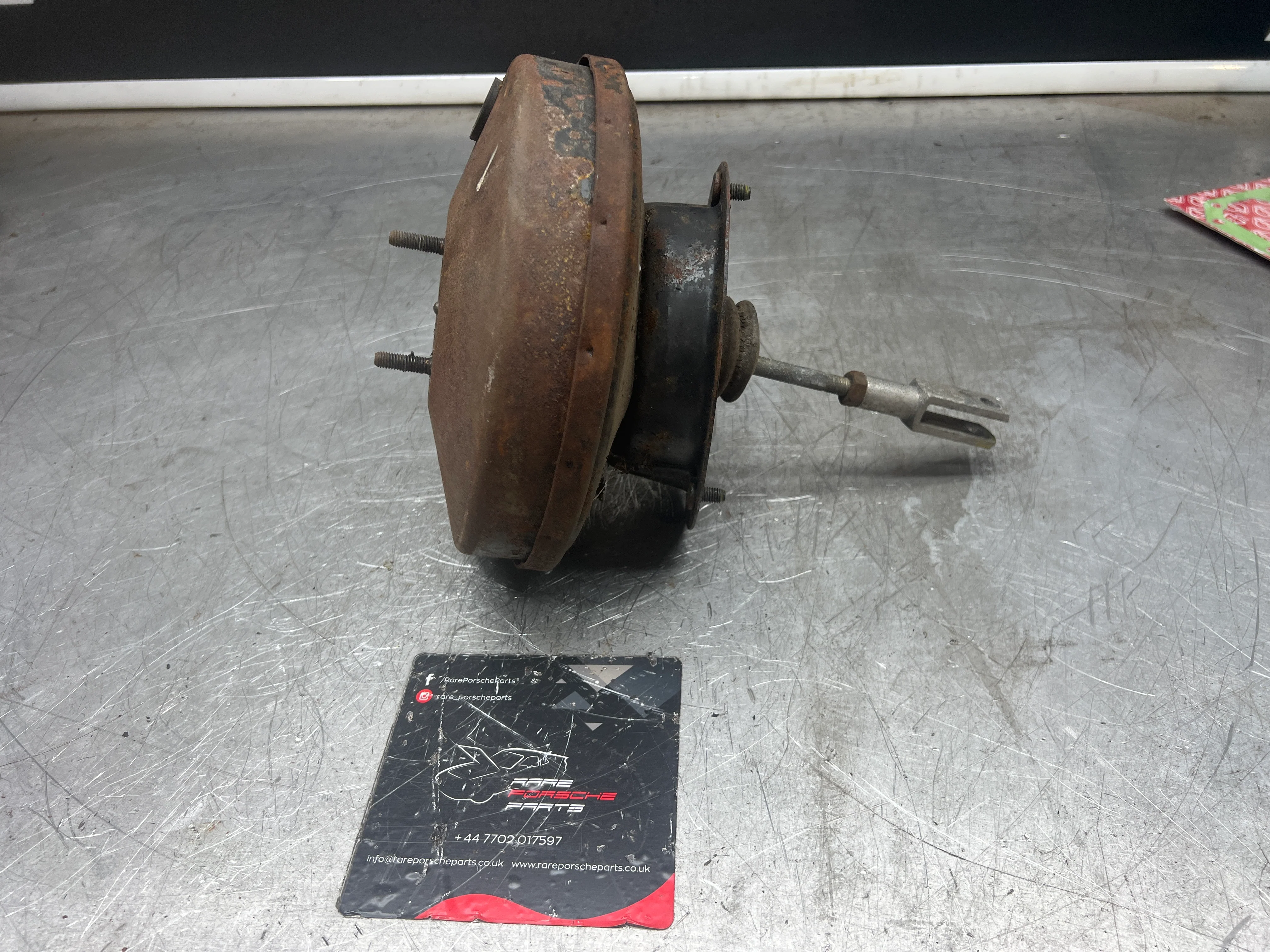 Porsche 944 brake booster, used 94435502503 - Image 3