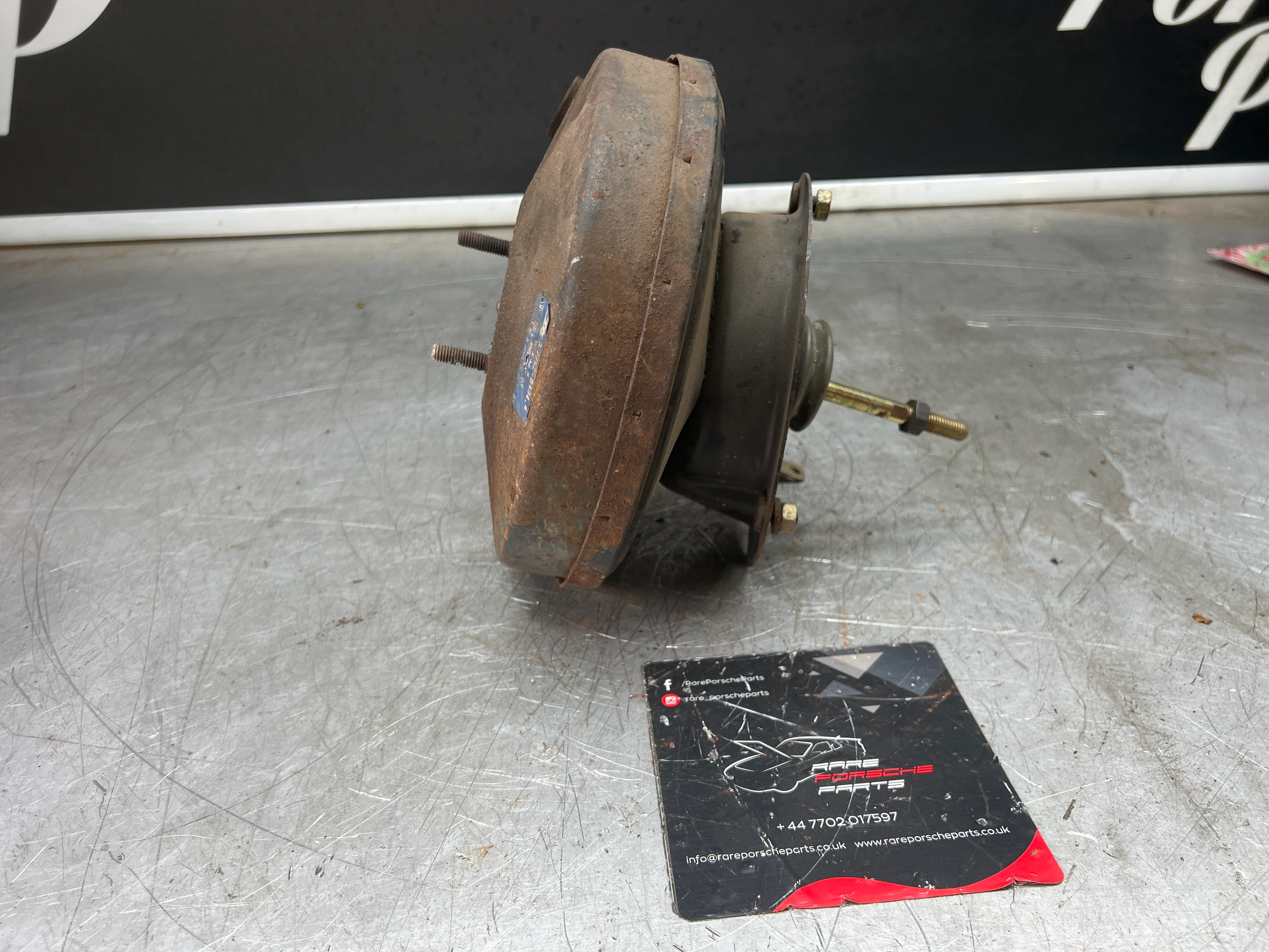 Porsche 944 brake booster, used 95135502703 - Image 2