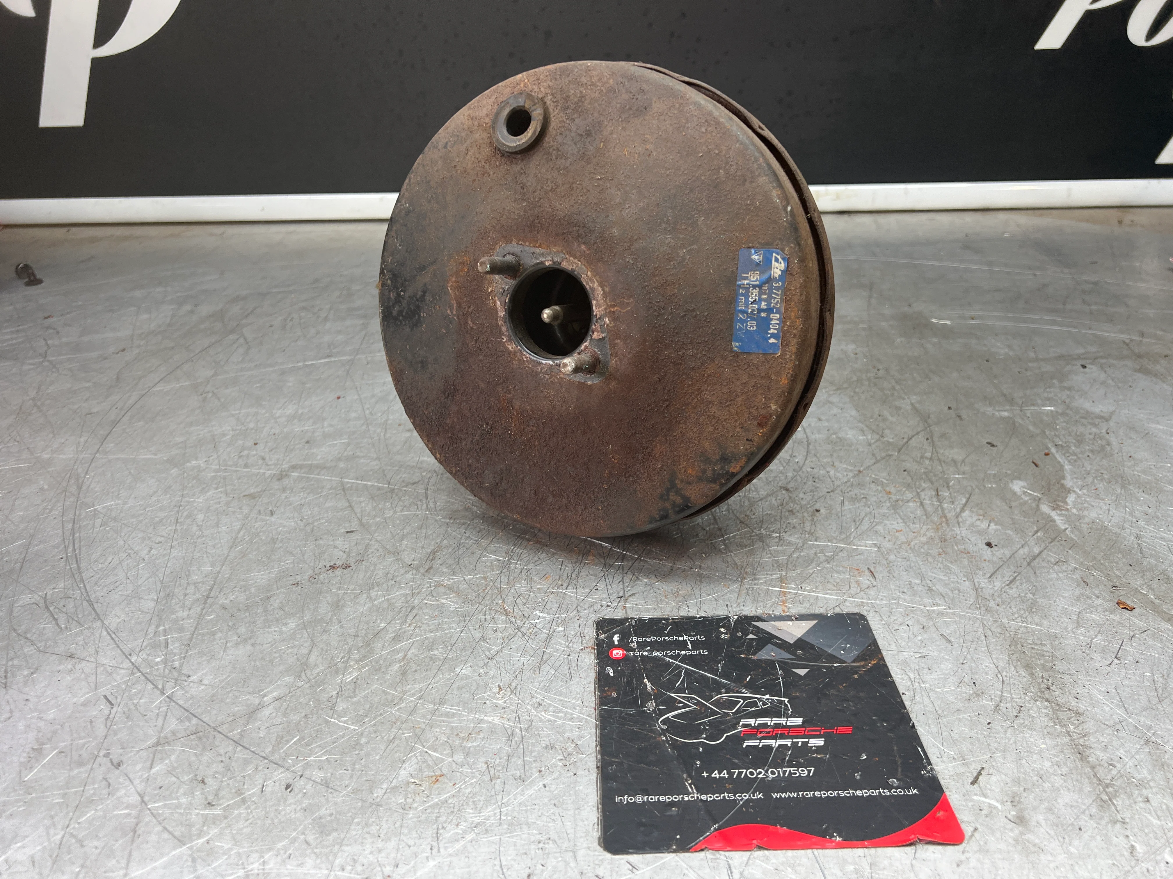 Porsche 944 brake booster, used 95135502703 - Image 3