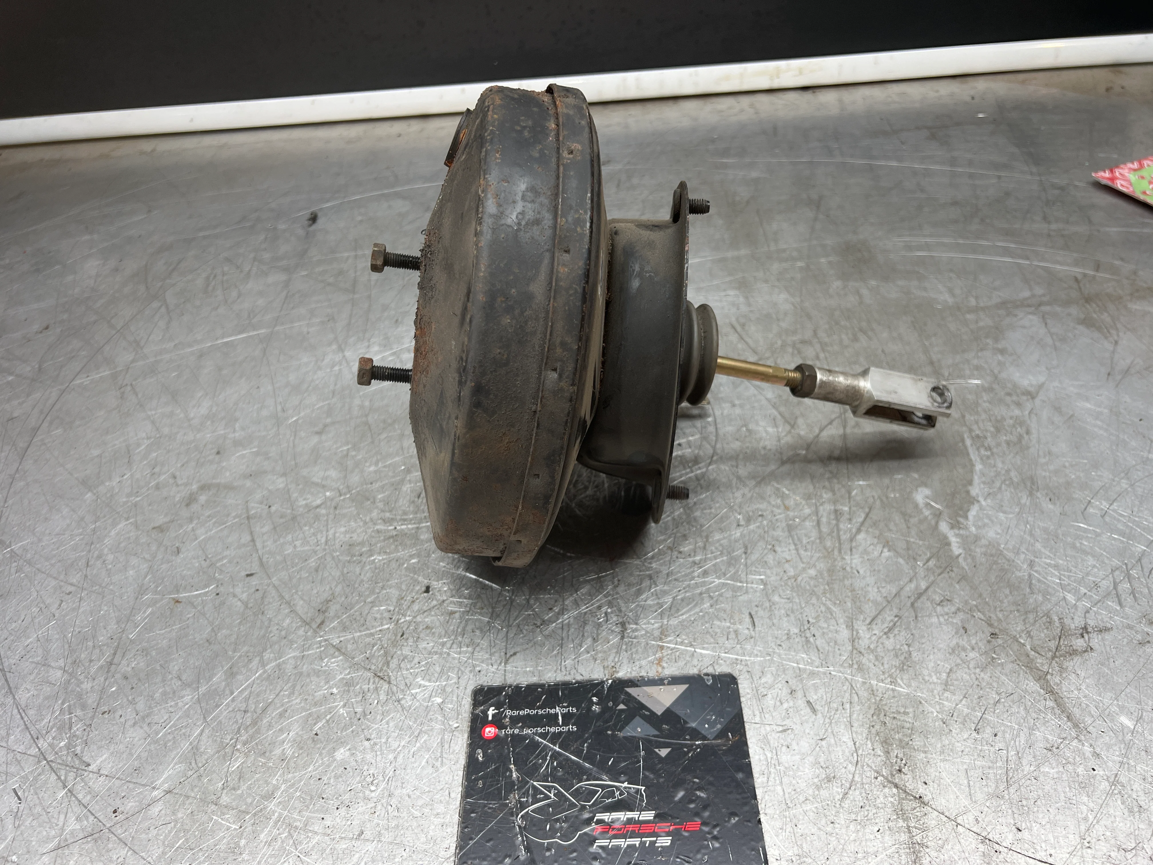 Porsche 944 brake booster, used 95135502711 - Image 3