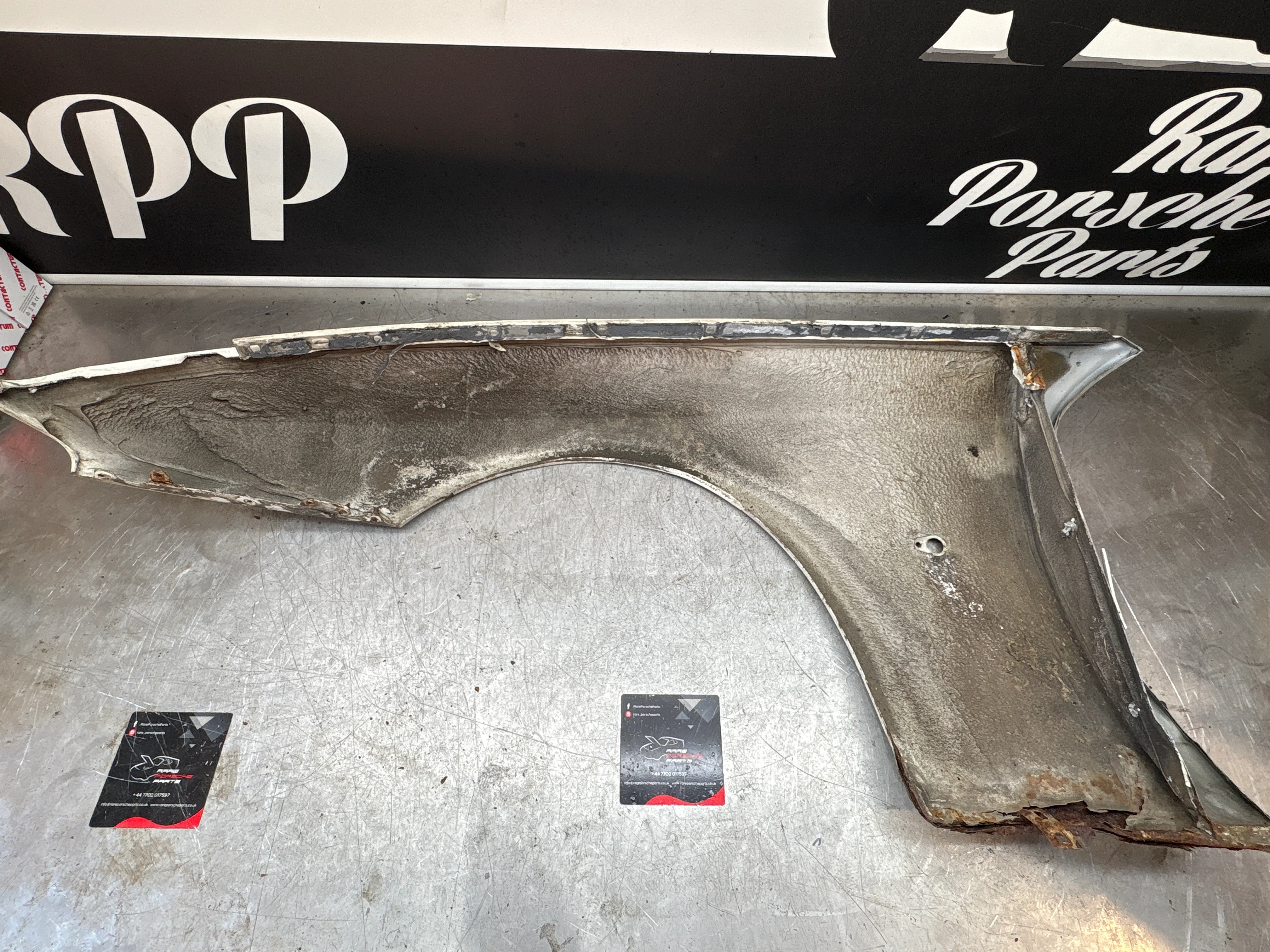 Porsche 944, early front right wing, in need of repair - Image 9