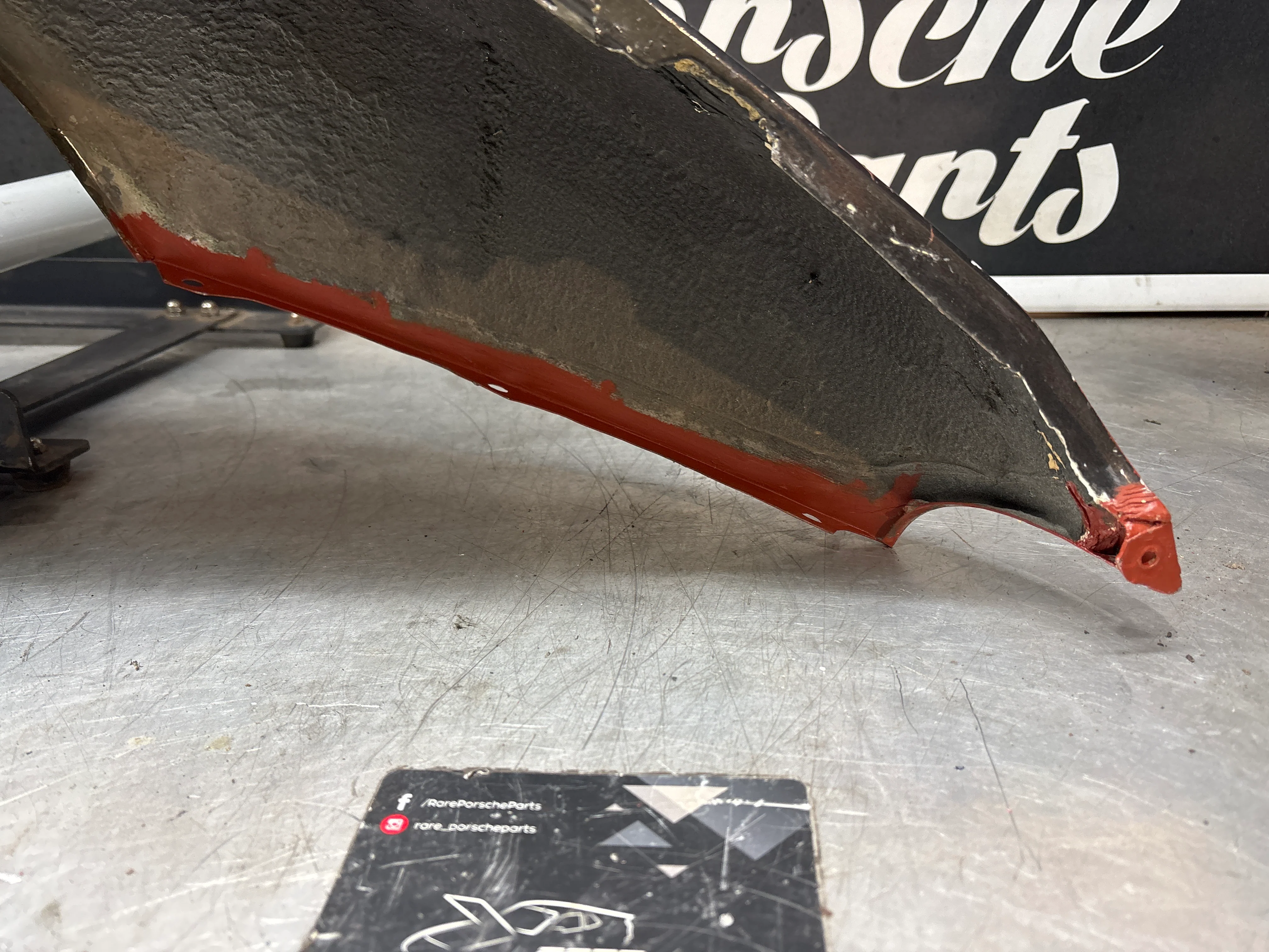 Porsche 944 early, N/S left front wing, used 93150302103 no rust - Image 5