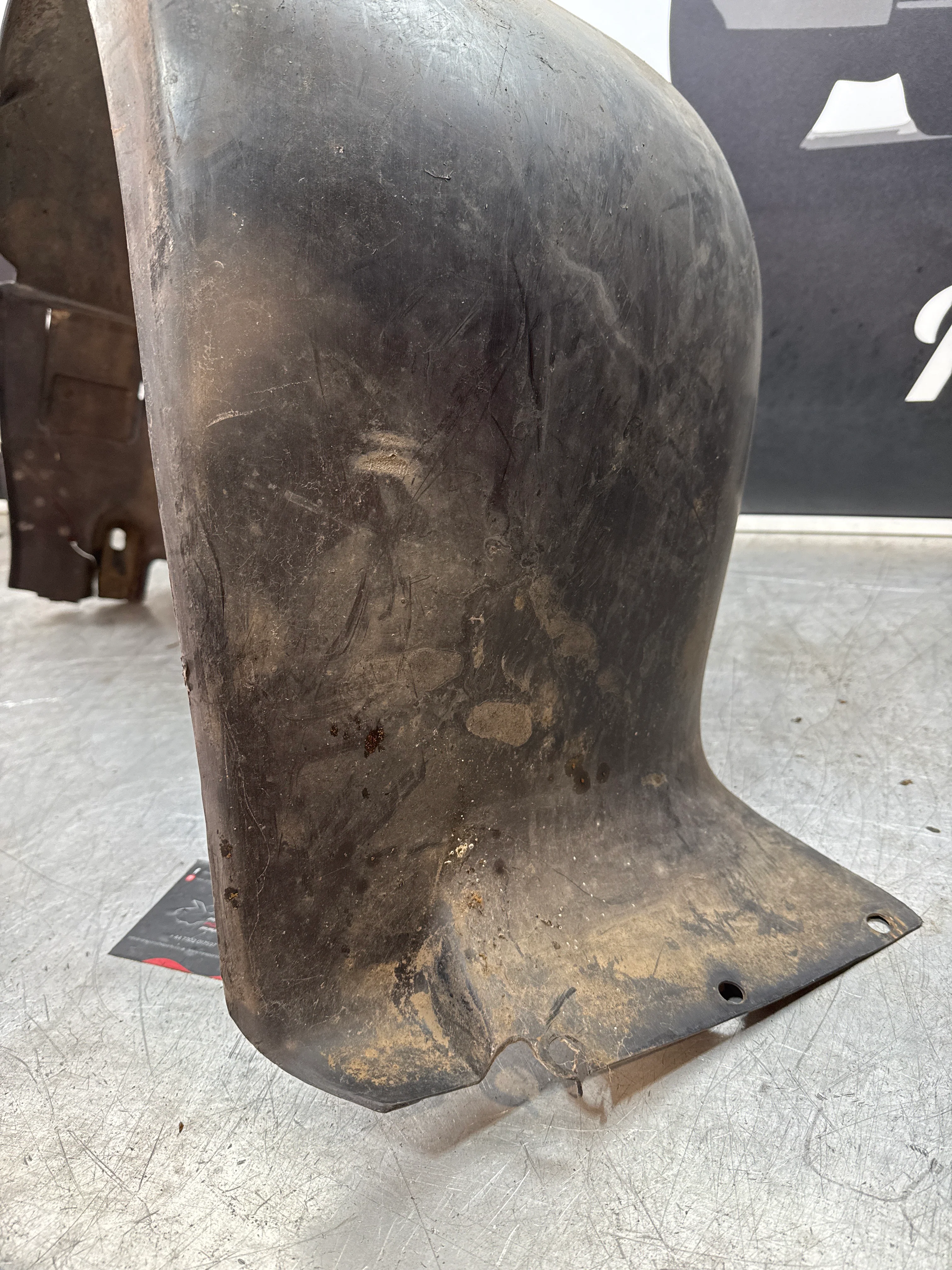 Porsche 944 from 85.5 wheel arch liner Left, 94450438101 spares or repair - Image 4