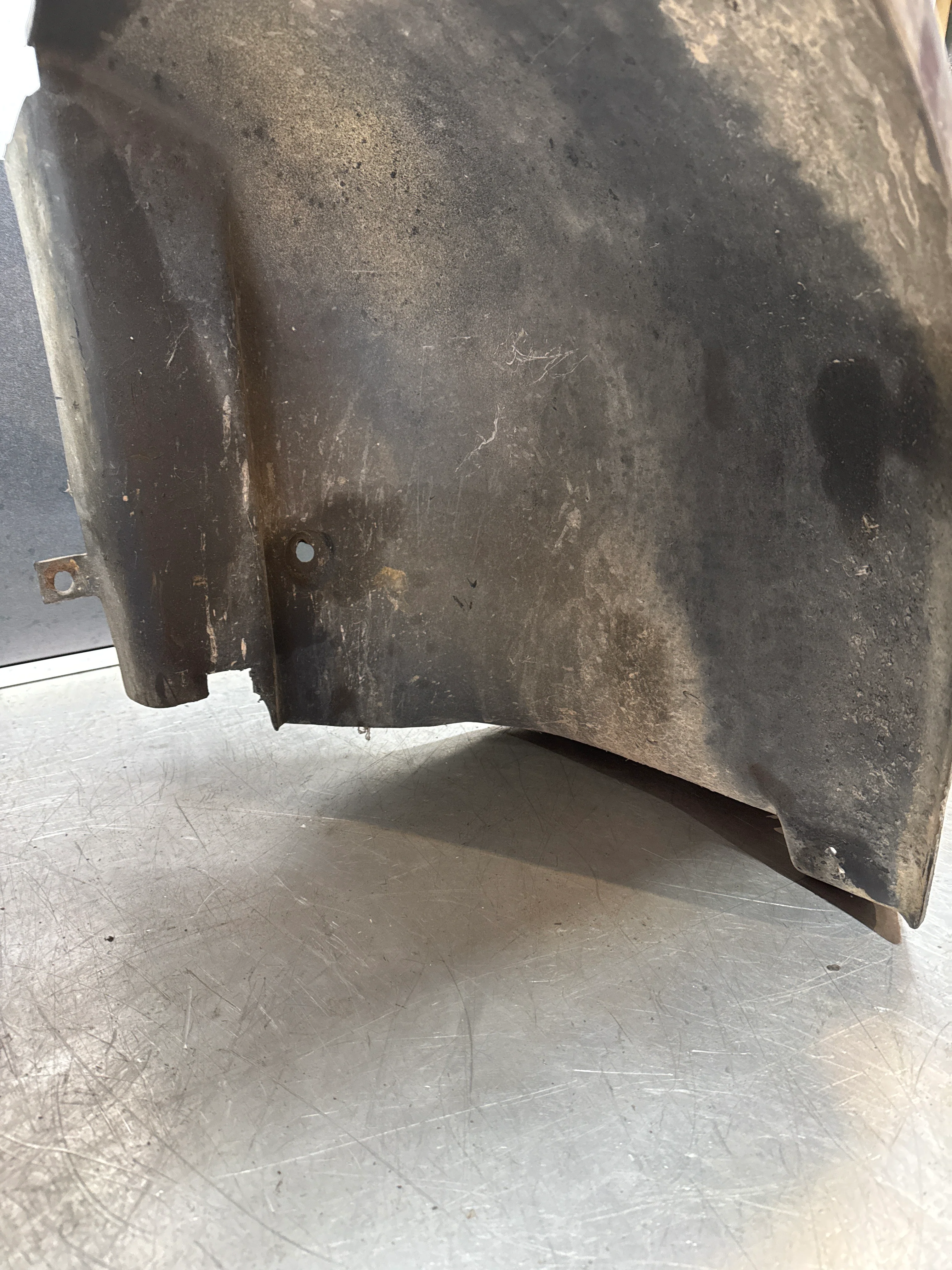 Porsche 944 S2 wheel arch liner Left, 94450438106 spares or repair - Image 2