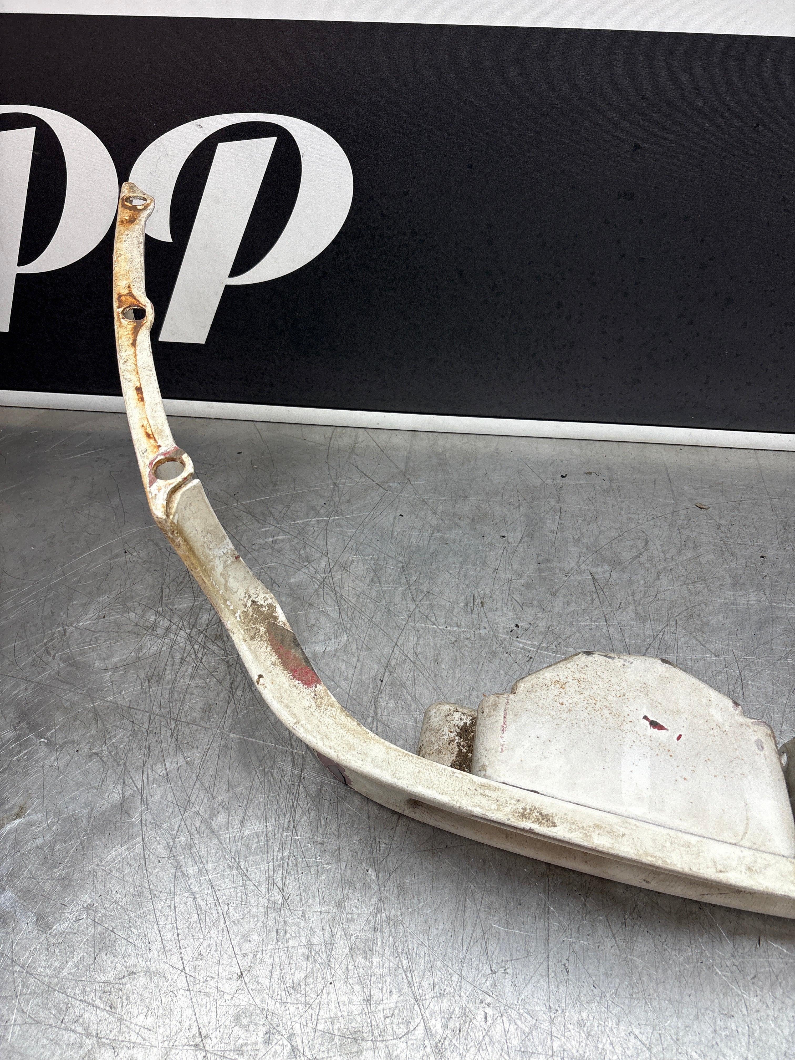 Porsche 944 Front spoiler, 93150537105 cracked, valance with fog light used - Image 4