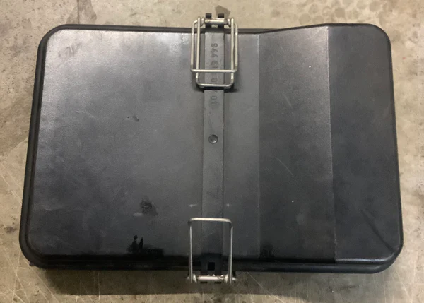 Porsche 944 Fuse box lid / Fuse board lid / cover 94461023101, 94461001701 - Image 2