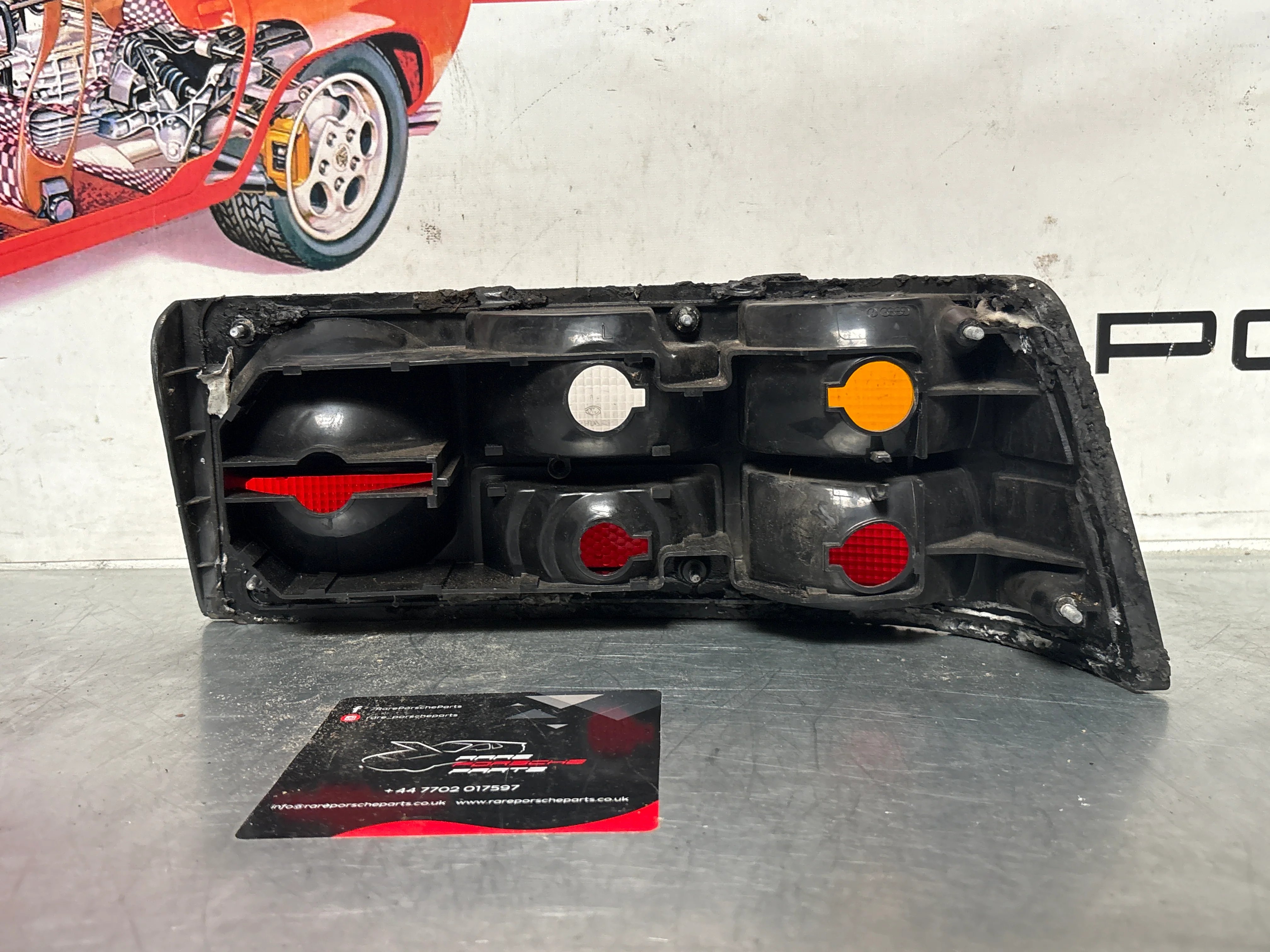 Porsche 944 left rear tail light 477945205 used - Image 5