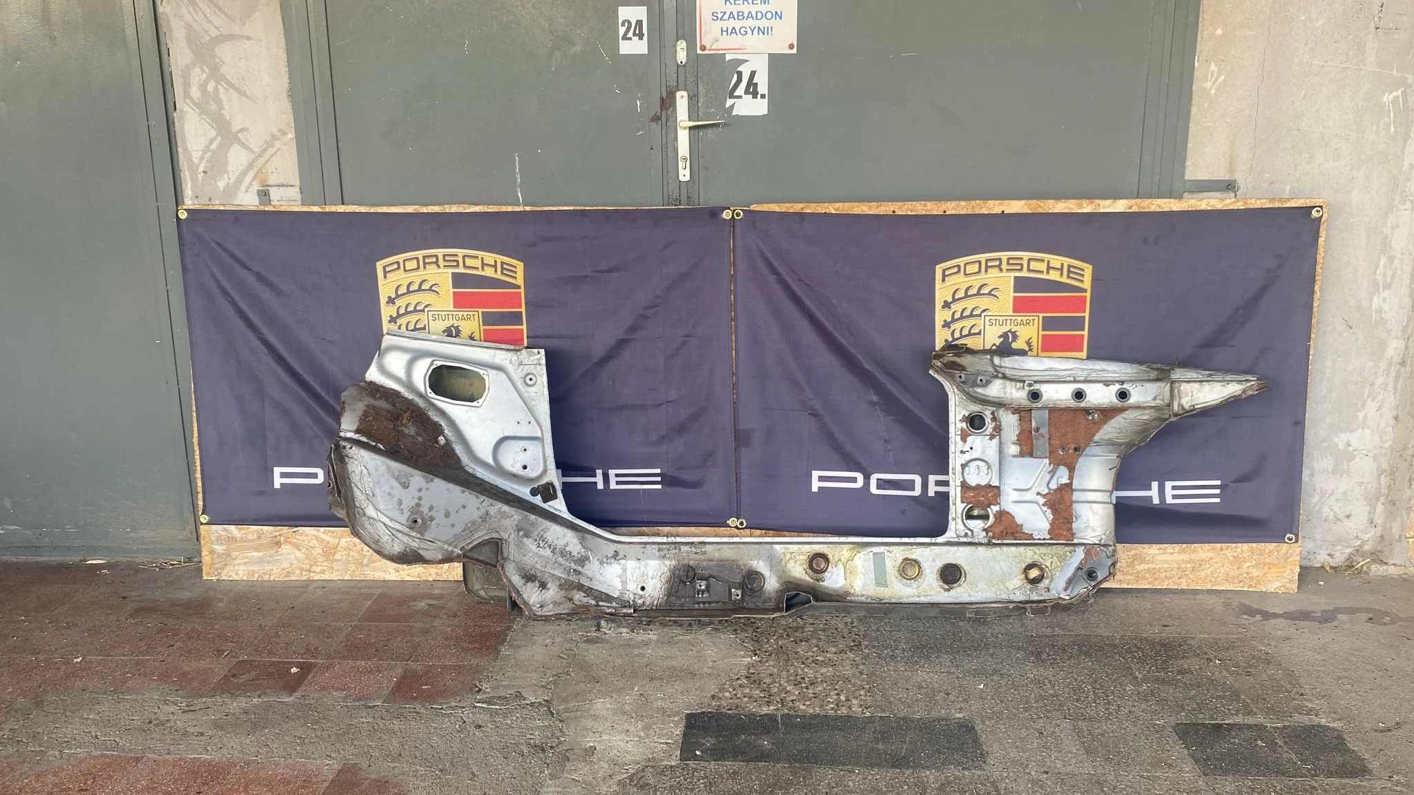 Porsche 944 left sill section with A pillar 94450361102 - Image 4