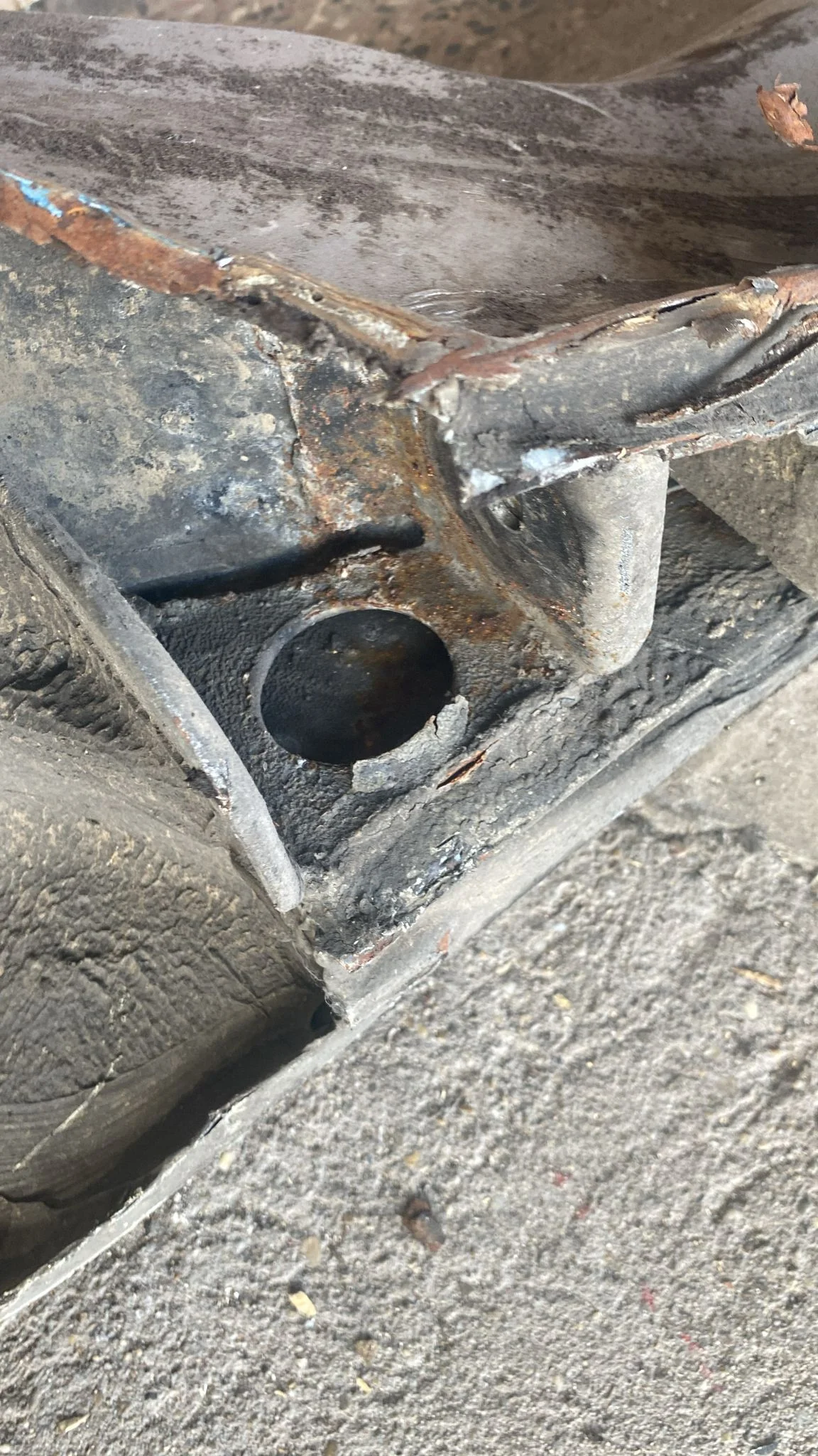 Porsche 944 left sill section with A pillar 94450361102 - Image 9