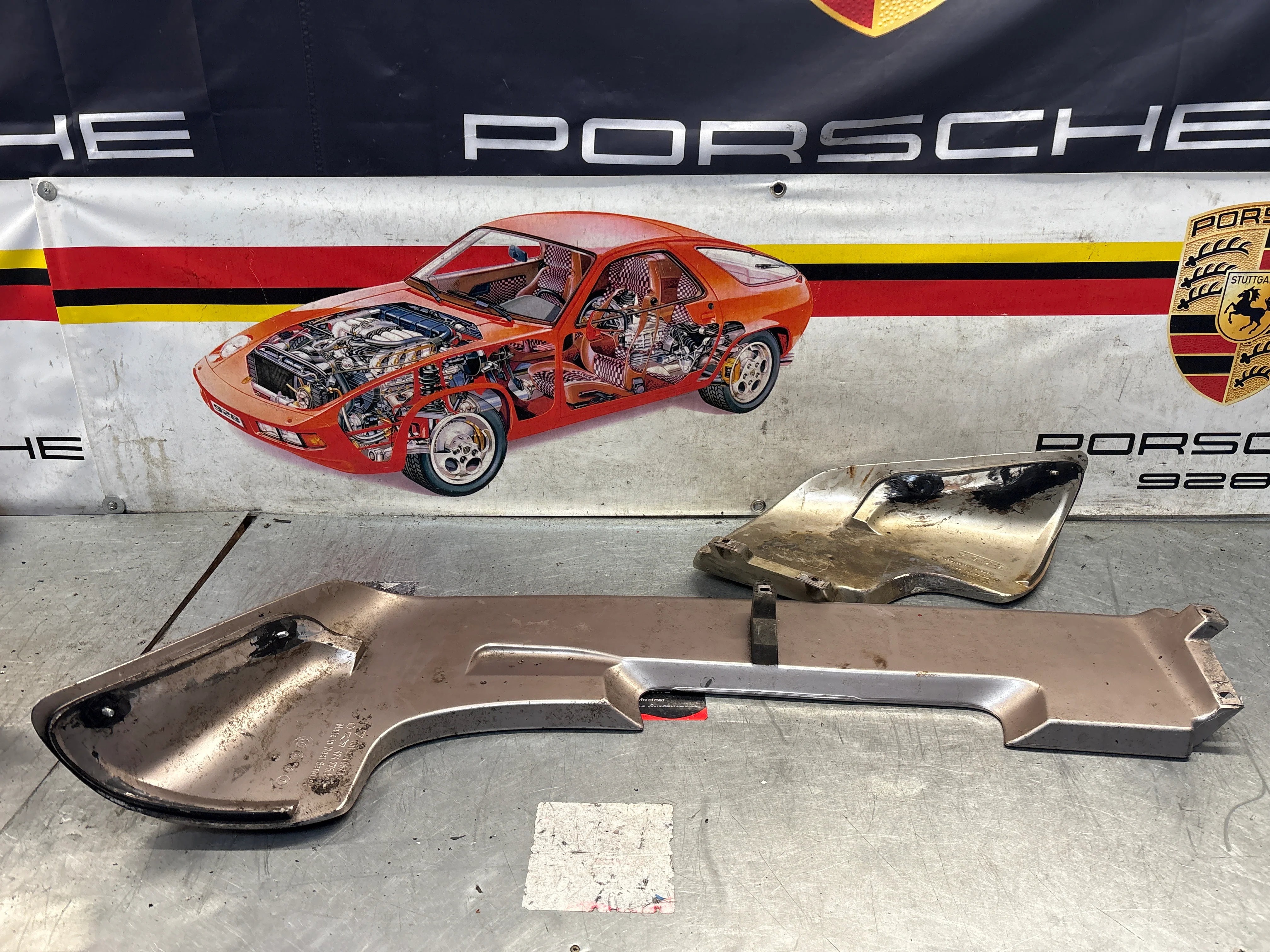 Porsche 944 lower rear spoiler / splitter / valance 95150405200 95150405100 used - Image 5