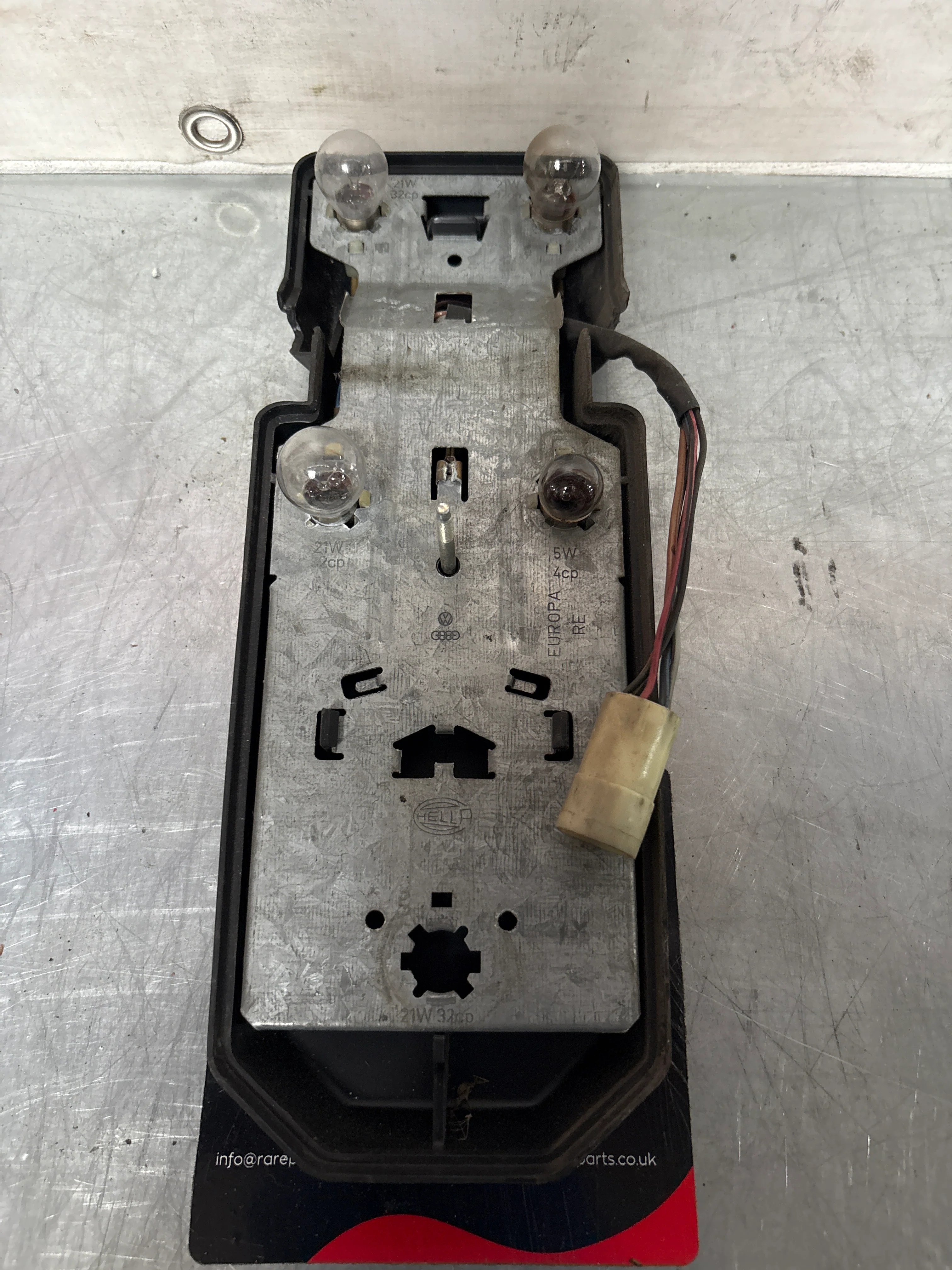 Porsche 944 rear left Tail light lamp bulb holder and cover, used 477945113 - Image 3