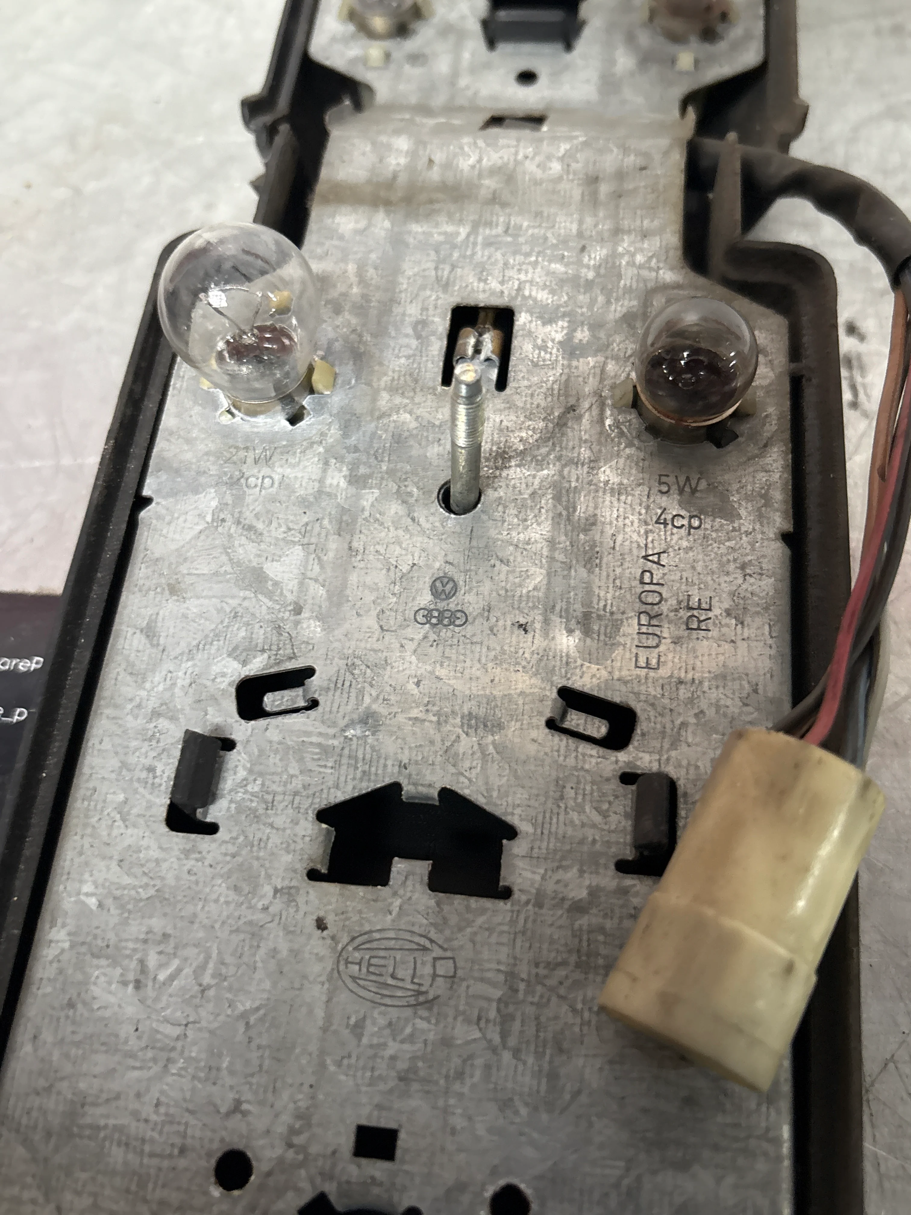 Porsche 944 rear left Tail light lamp bulb holder and cover, used 477945113 - Image 4