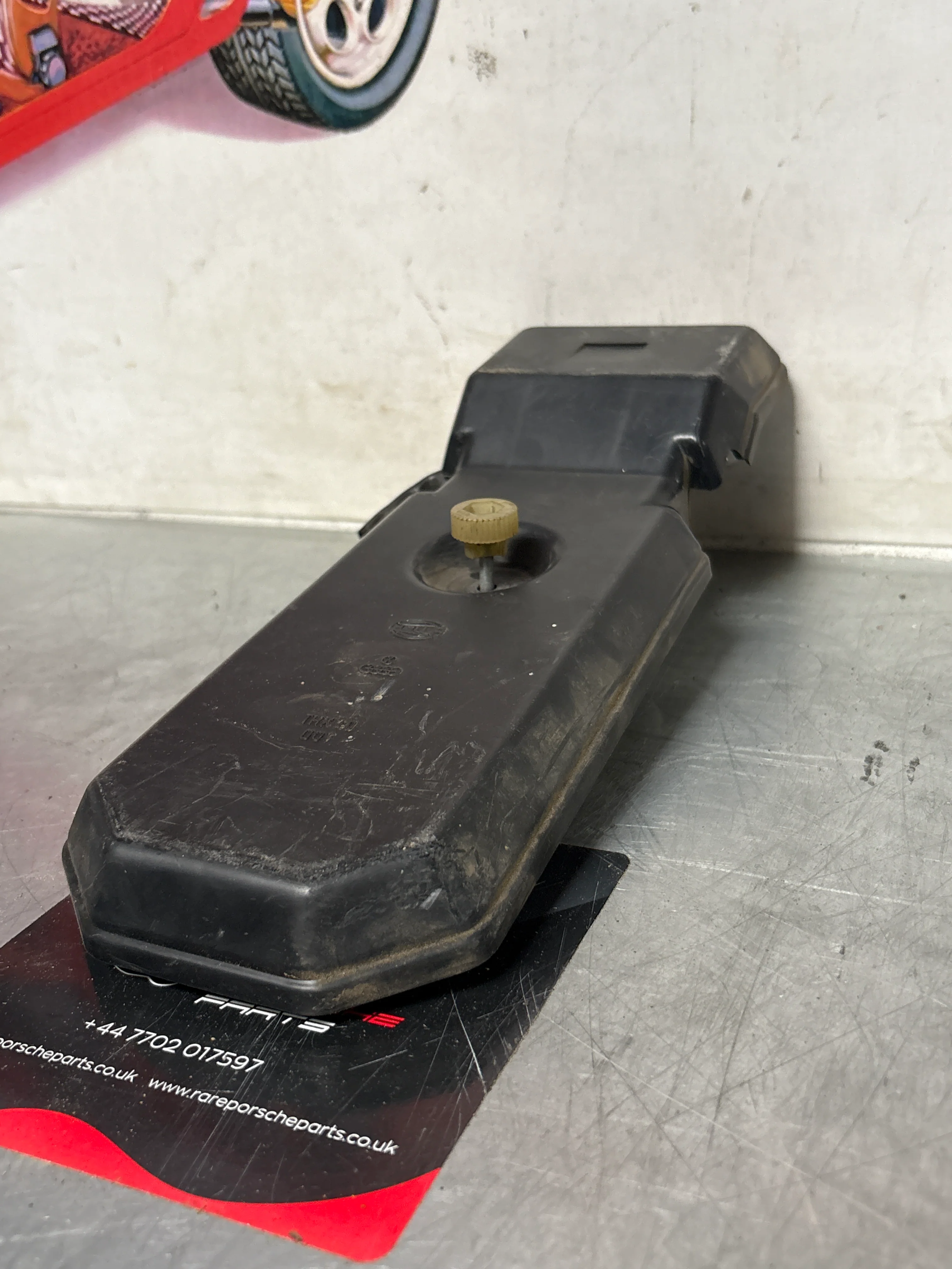 Porsche 944 rear left Tail light lamp bulb holder and cover, used 477945113 - Image 5