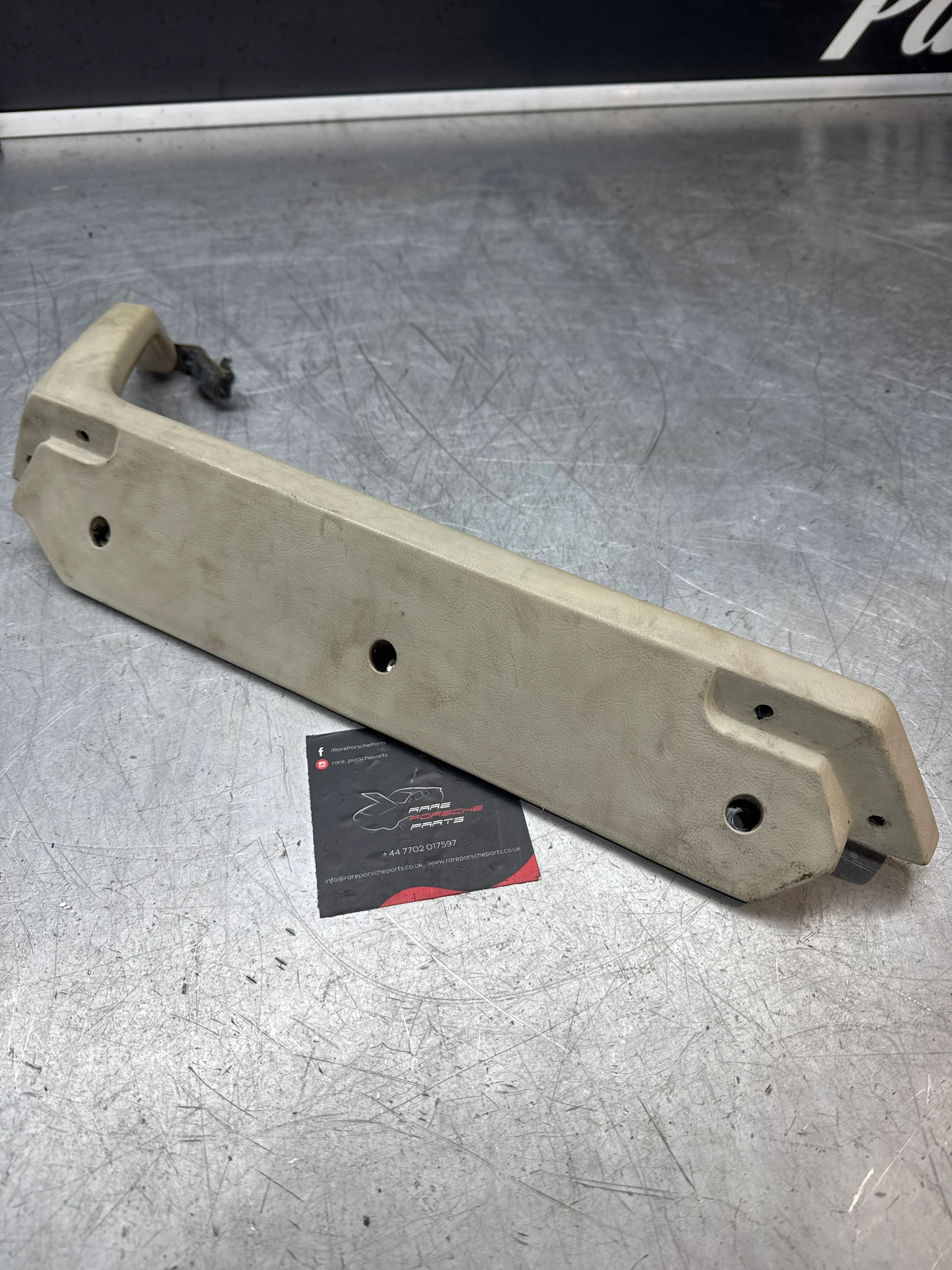 Porsche 944 right door pull handle armrest, champagne 477867172 used - Image 3