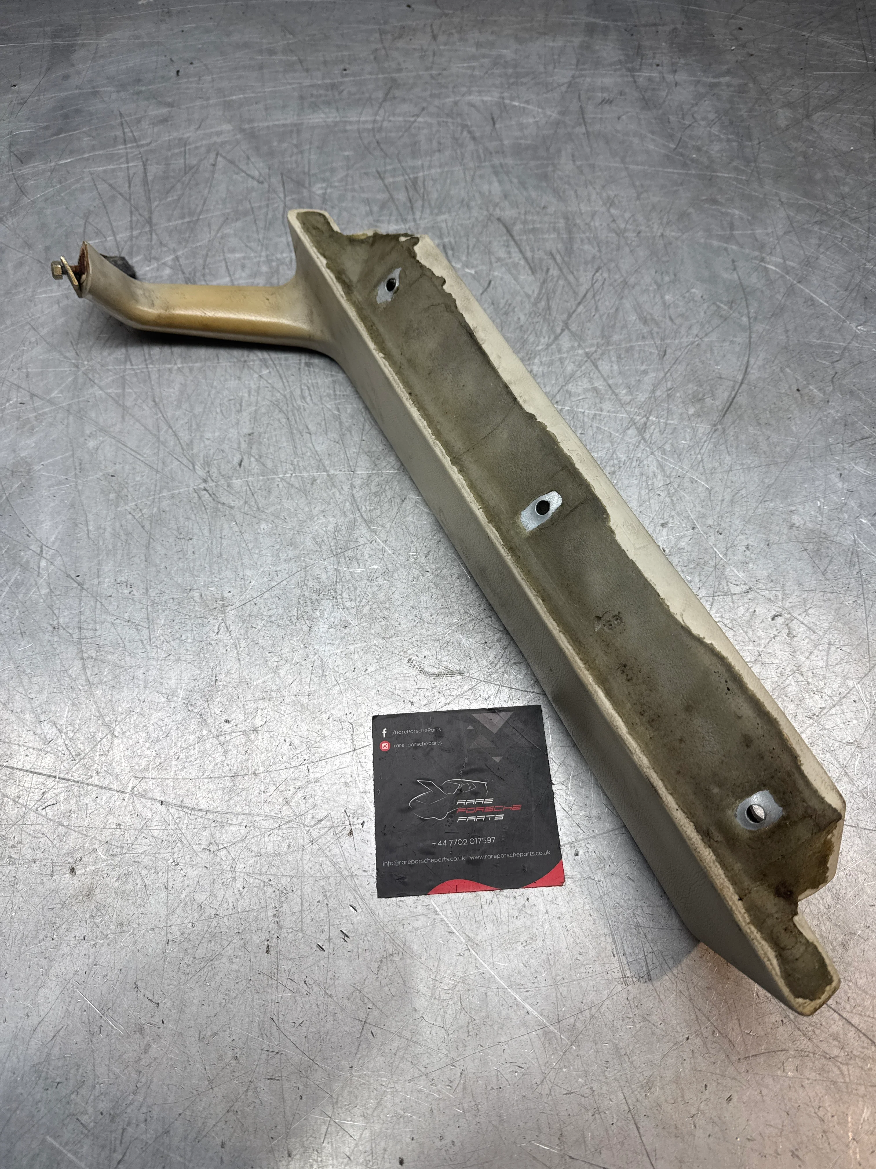 Porsche 944 right door pull handle armrest, champagne 477867172 used - Image 4