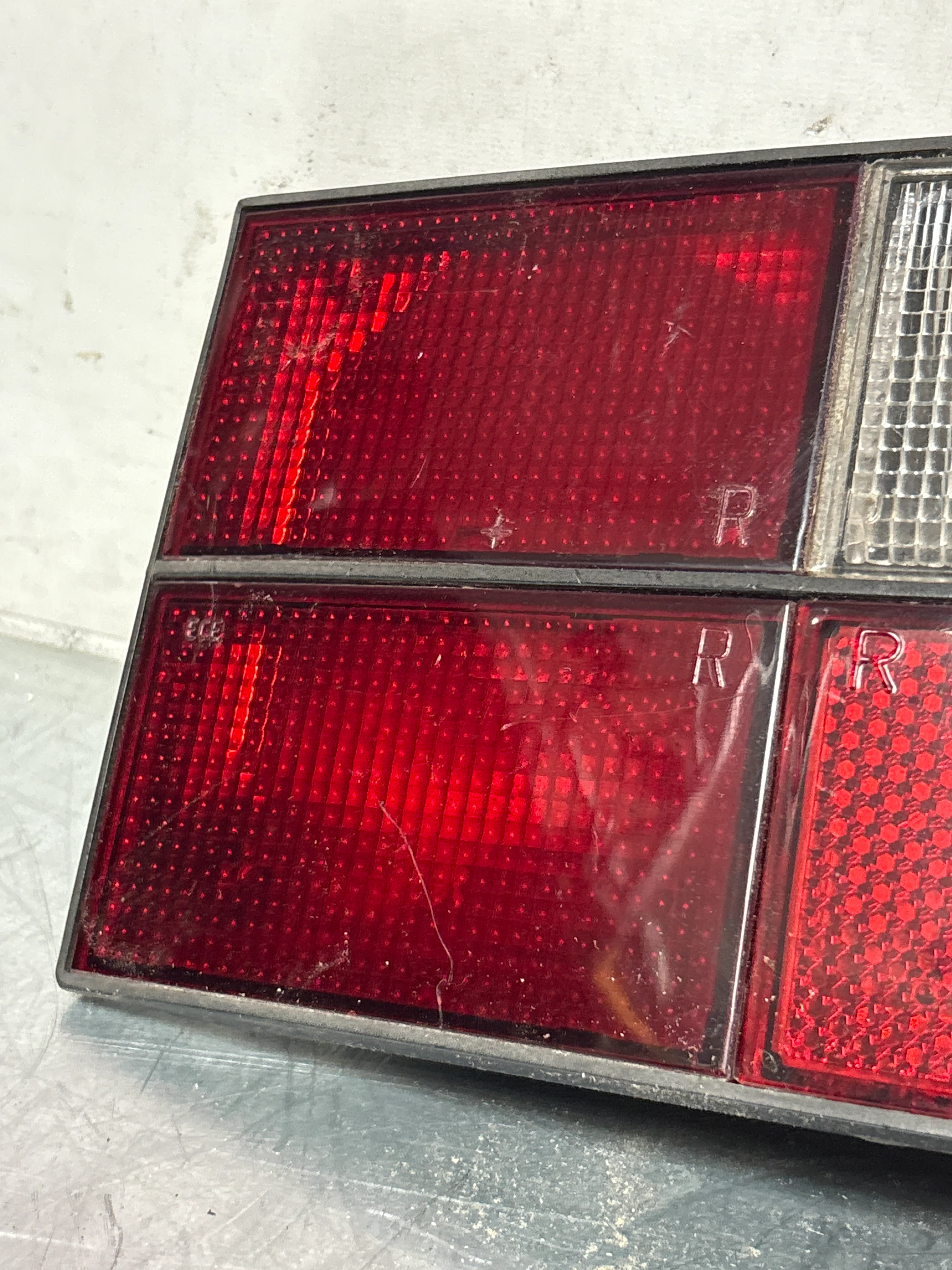 Porsche 944 right rear tail light 477945214 used - Image 4