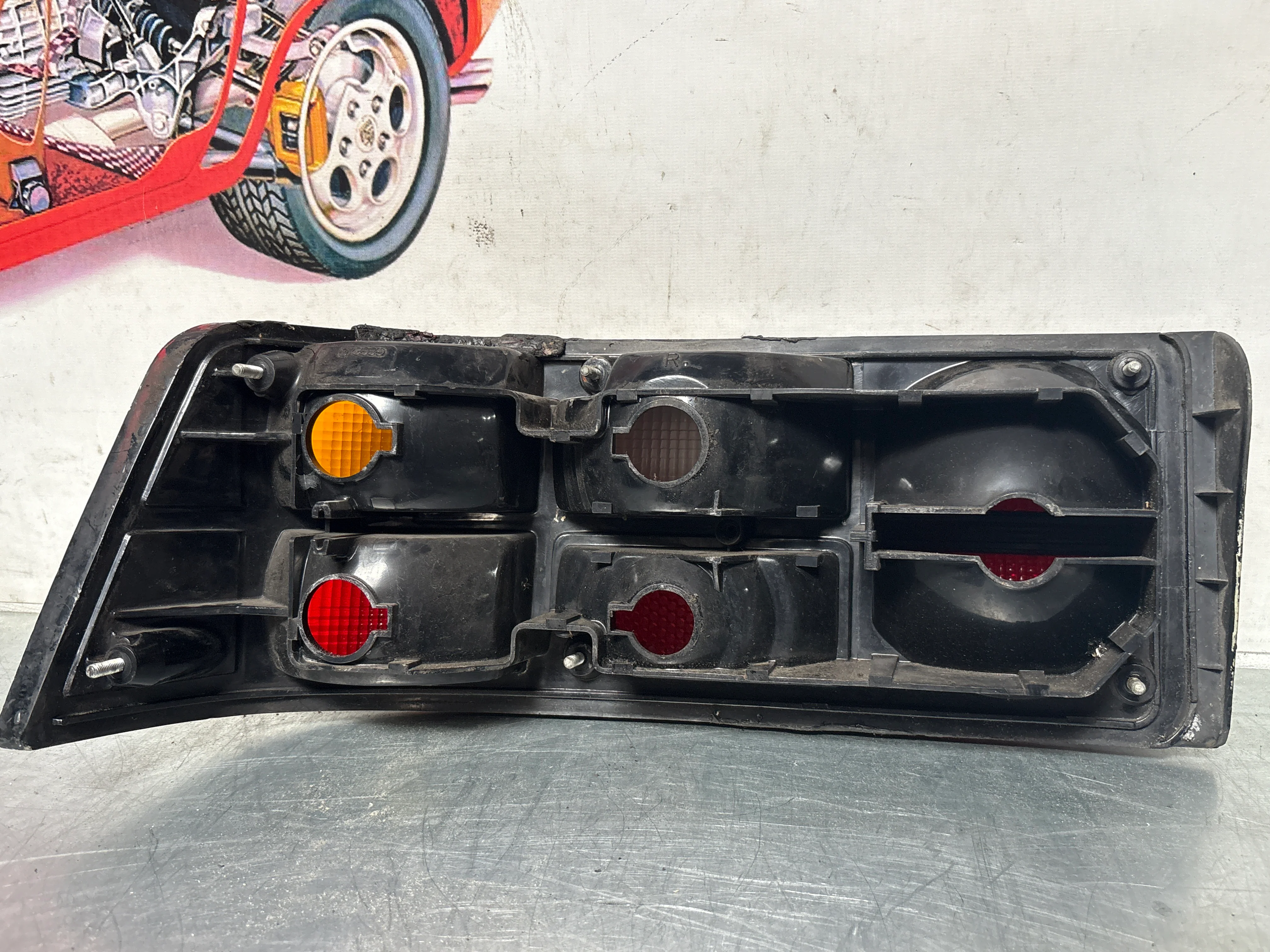 Porsche 944 right rear tail light 477945214 used - Image 7