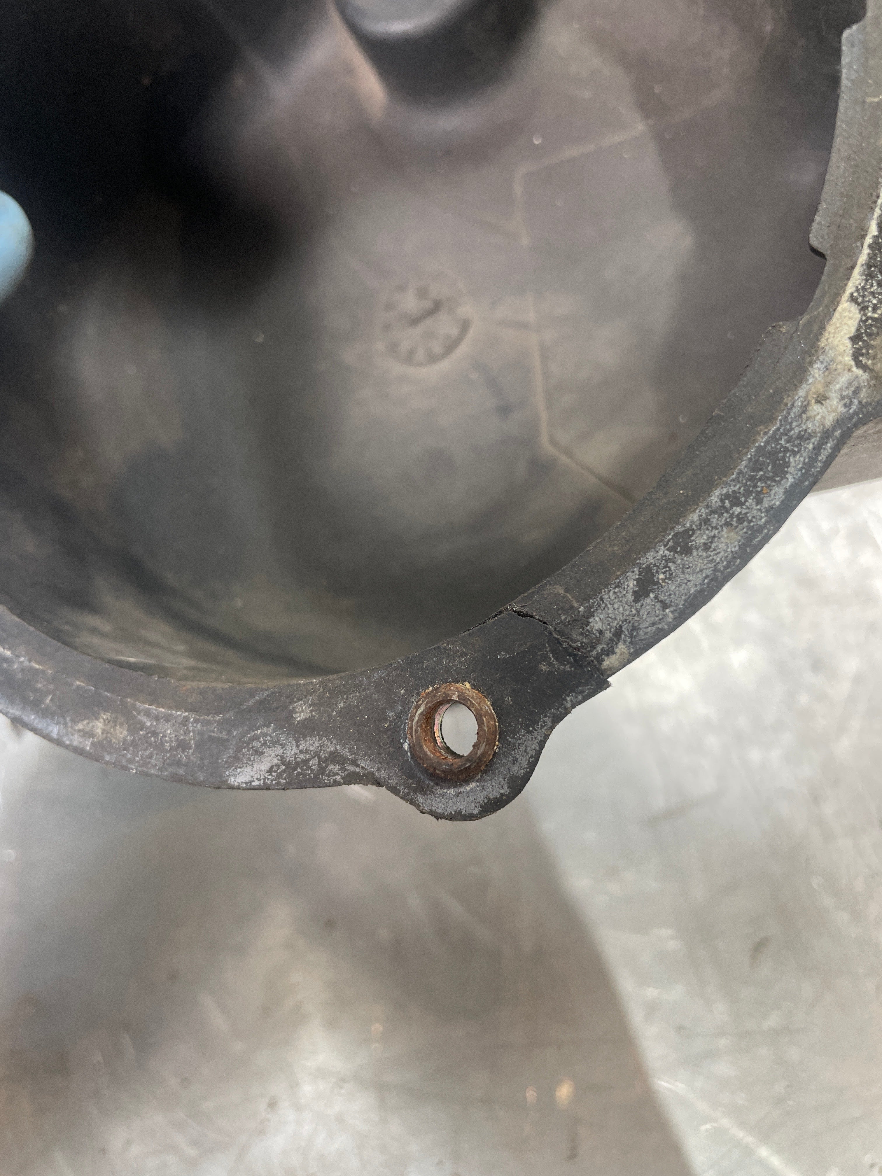 Porsche 944 S2 3.0l Alternator cover, damaged 95160311502 - Image 4