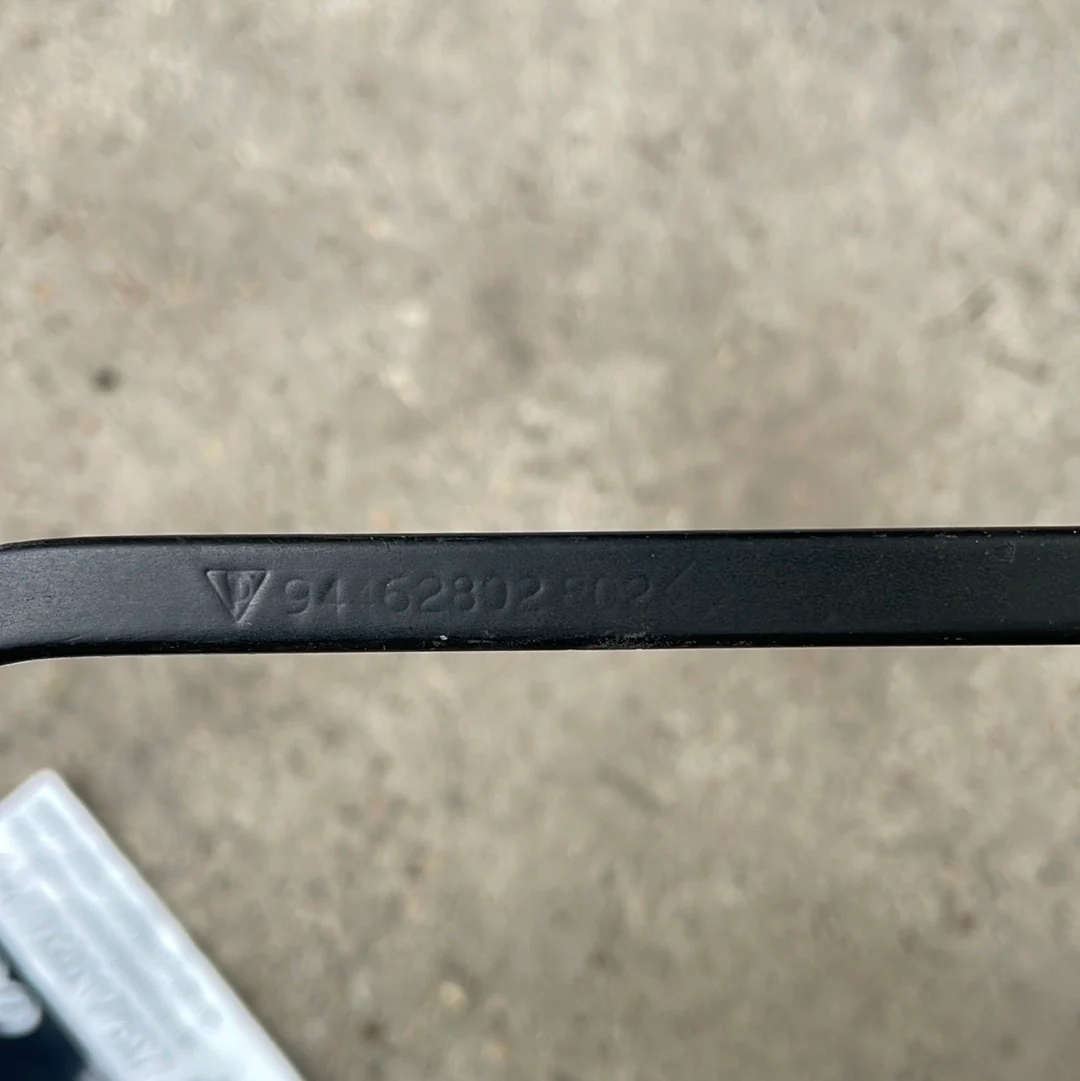 Porsche 944 S2 front wiper arm, LHD 94462802702, used - Image 4