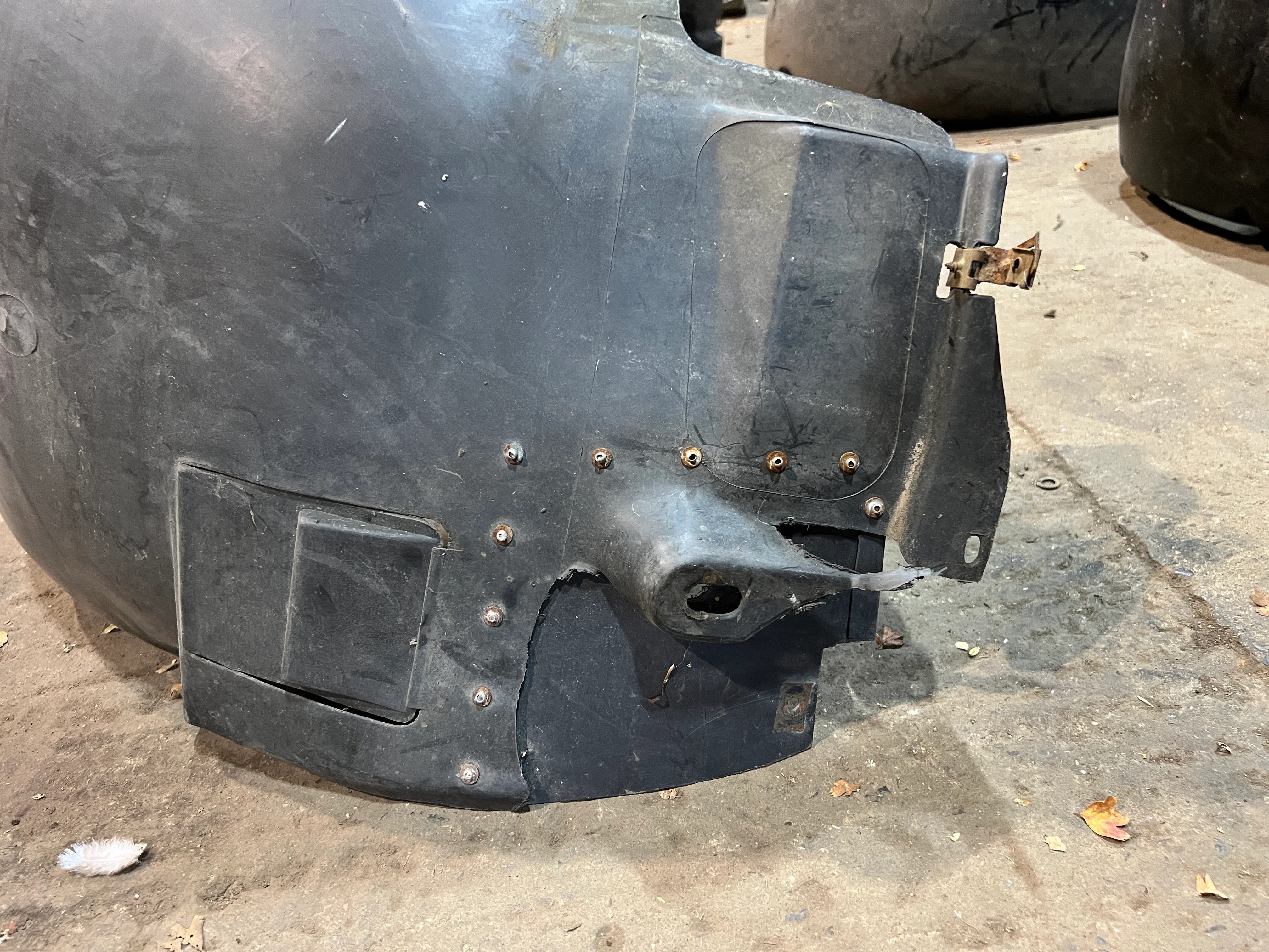 Porsche 944 S2 wheel arch liner Right, 94450438206 used - Image 4