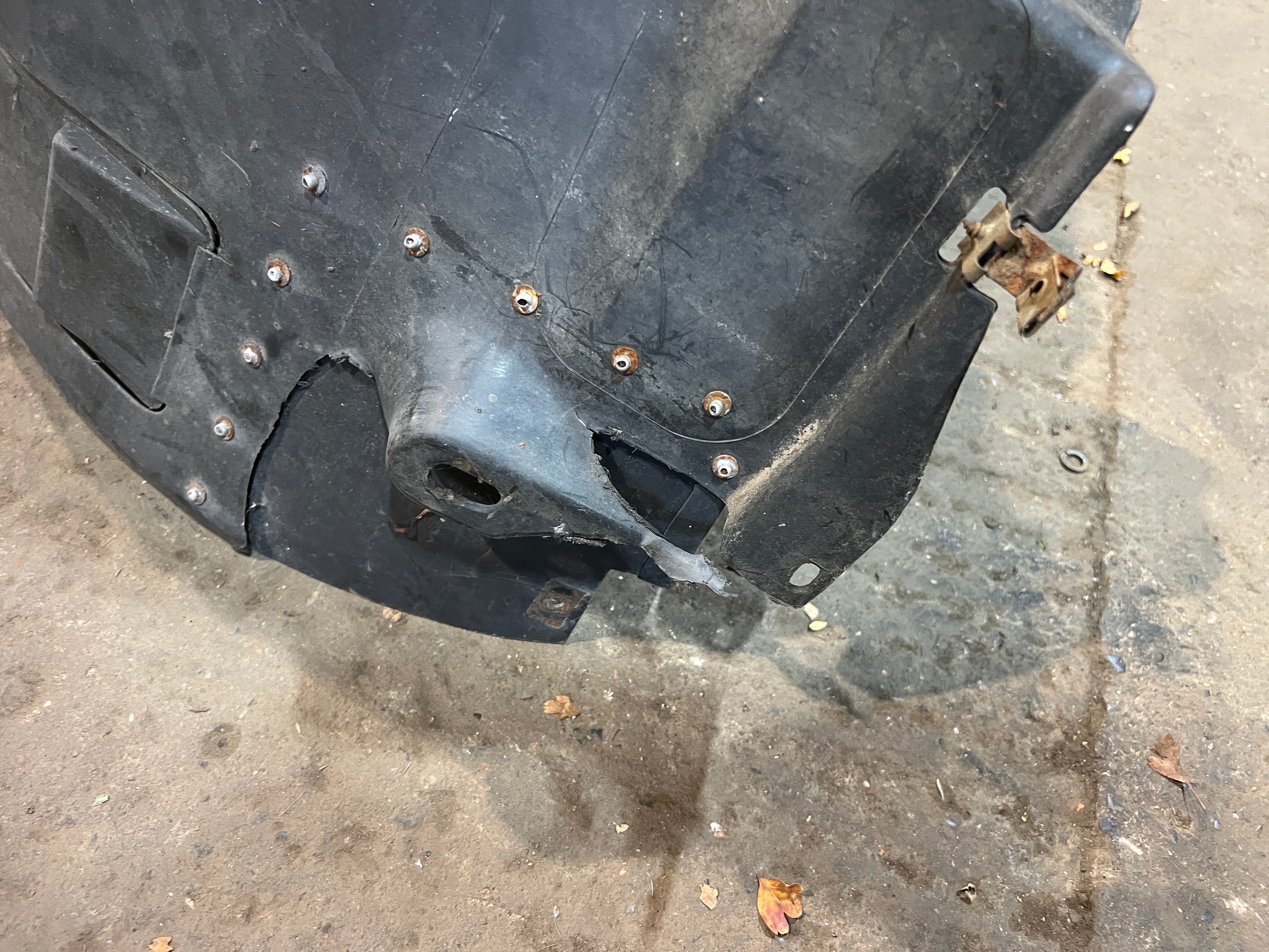 Porsche 944 S2 wheel arch liner Right, 94450438206 used - Image 5