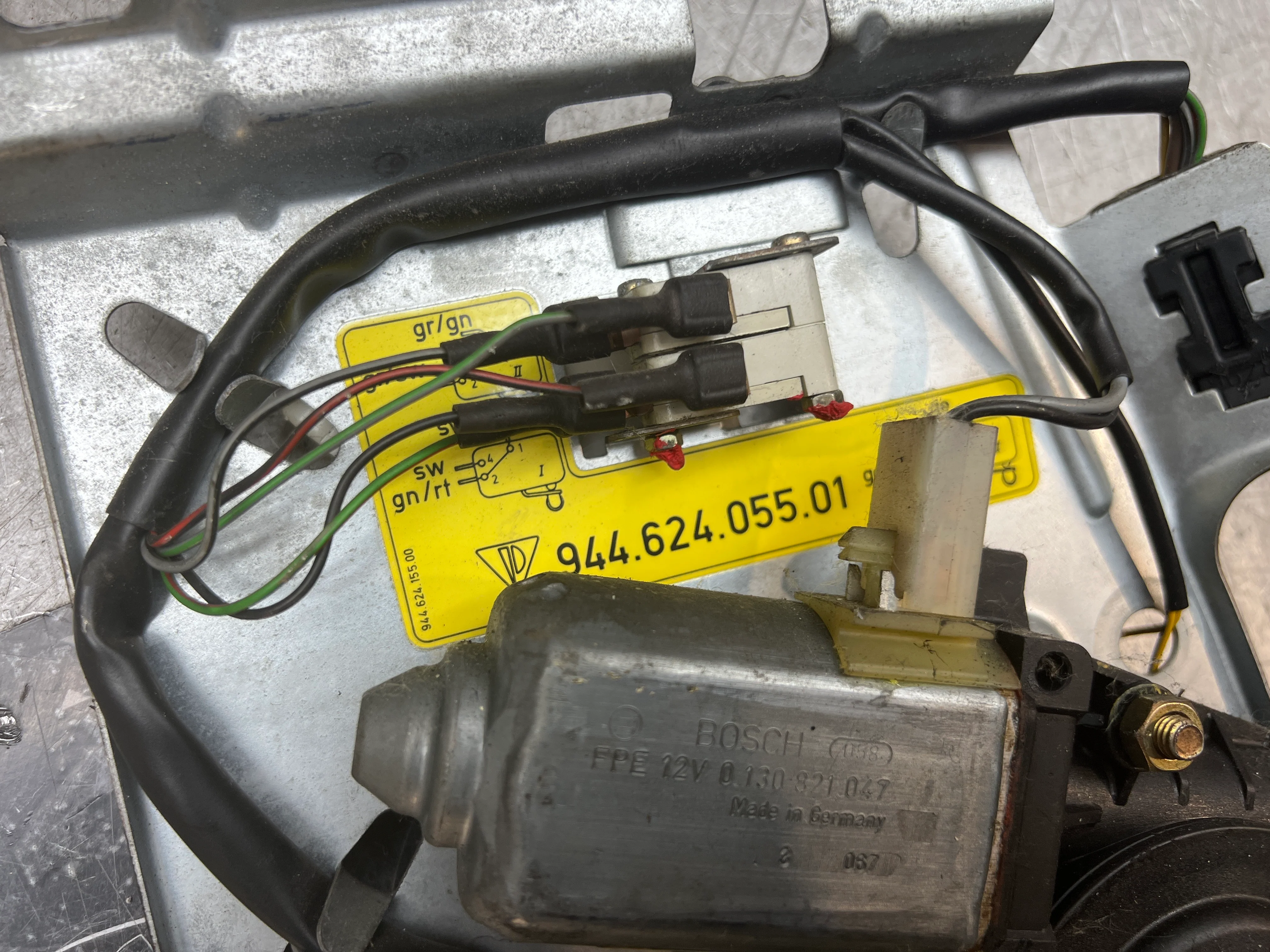 Porsche 944 sunroof sun roof motor targa roof assembly 94462405501 used - Image 10
