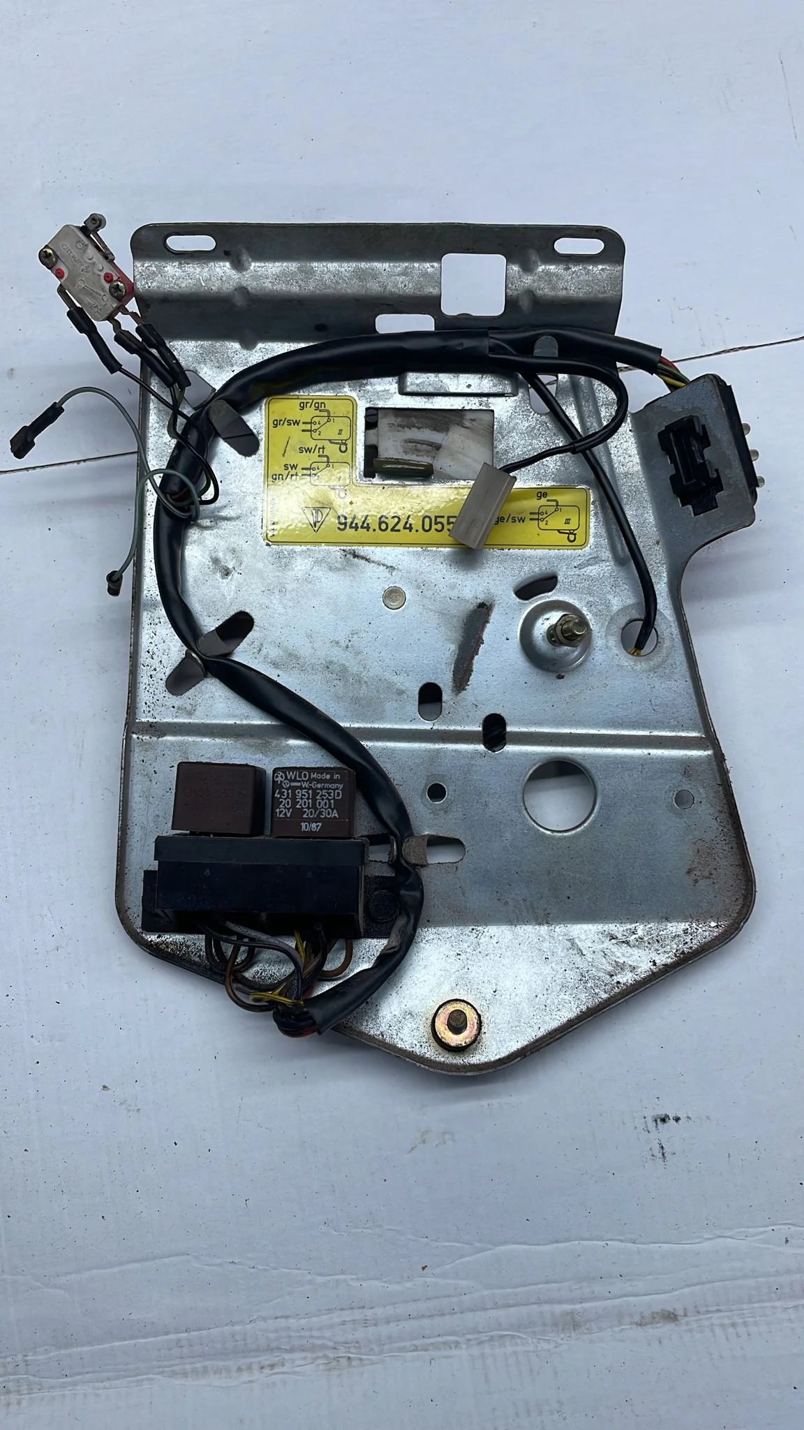 Porsche 944 sunroof sun roof targa roof assembly back plate 94462405501