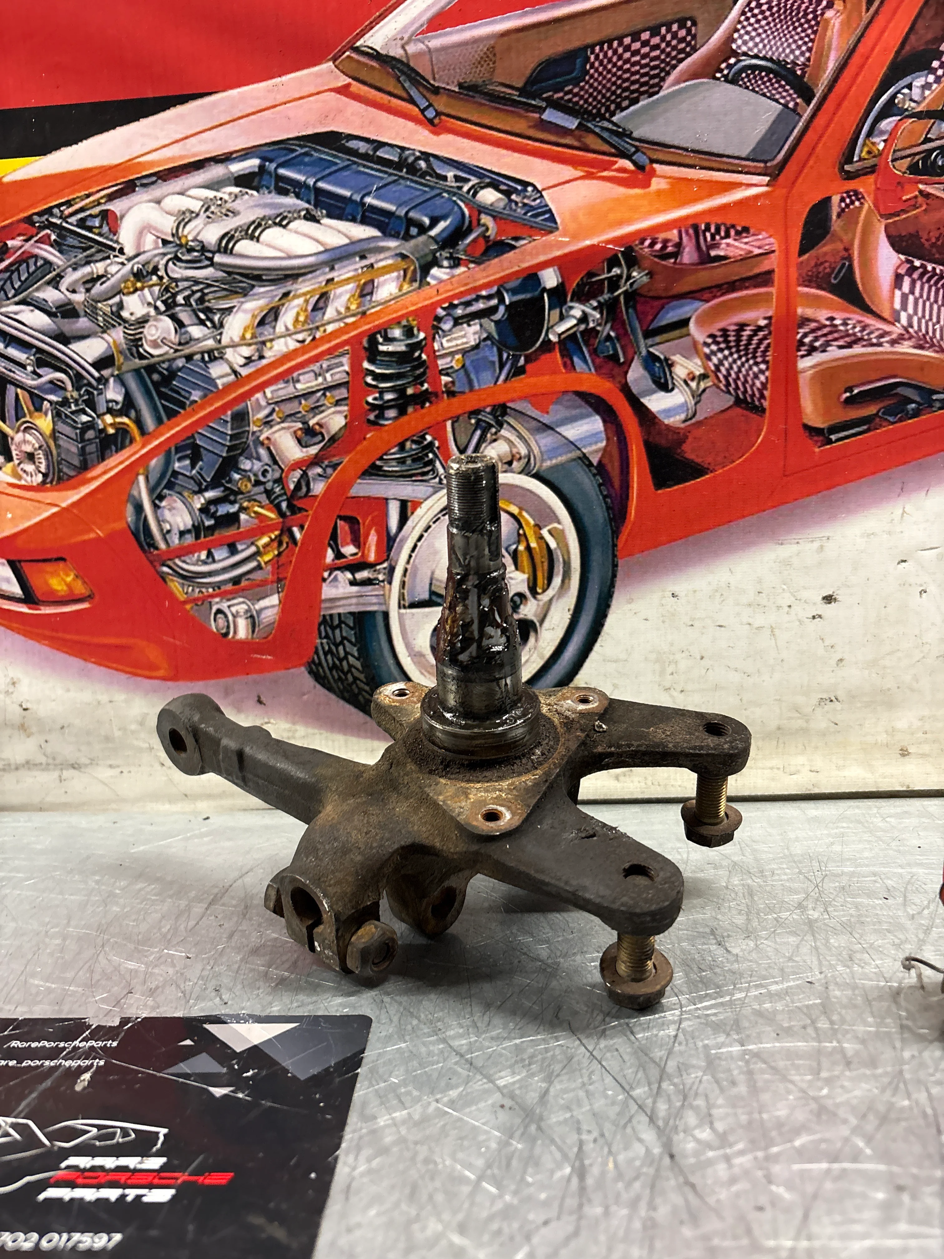 Porsche 944 Turbo front left steering knuckle, without abs, used 95134165501 - Image 3