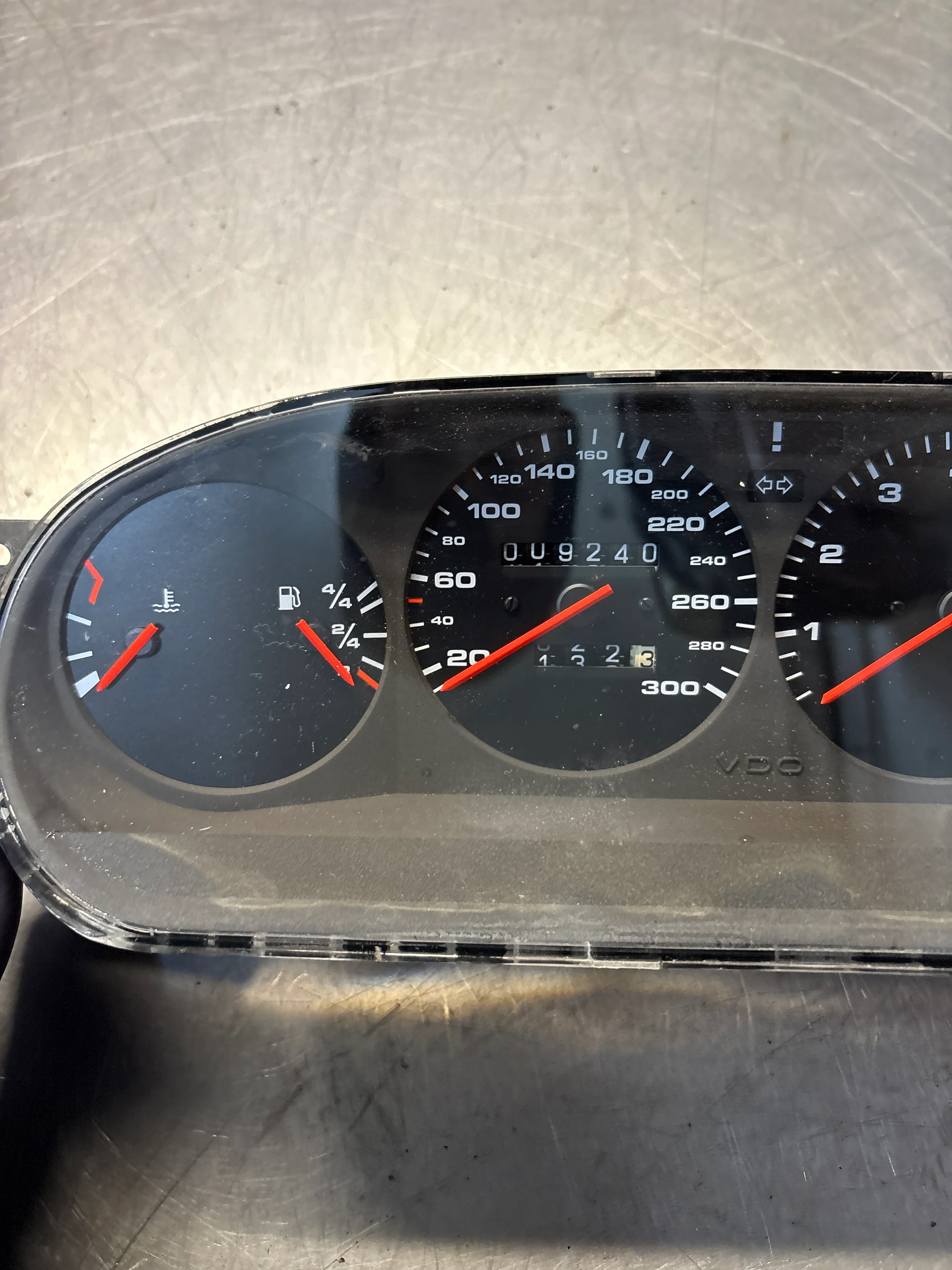 Porsche 968 dash clock binnacle pod speedometer, 94464131163 used 009240 km plastic screen has some small scratches - Image 3