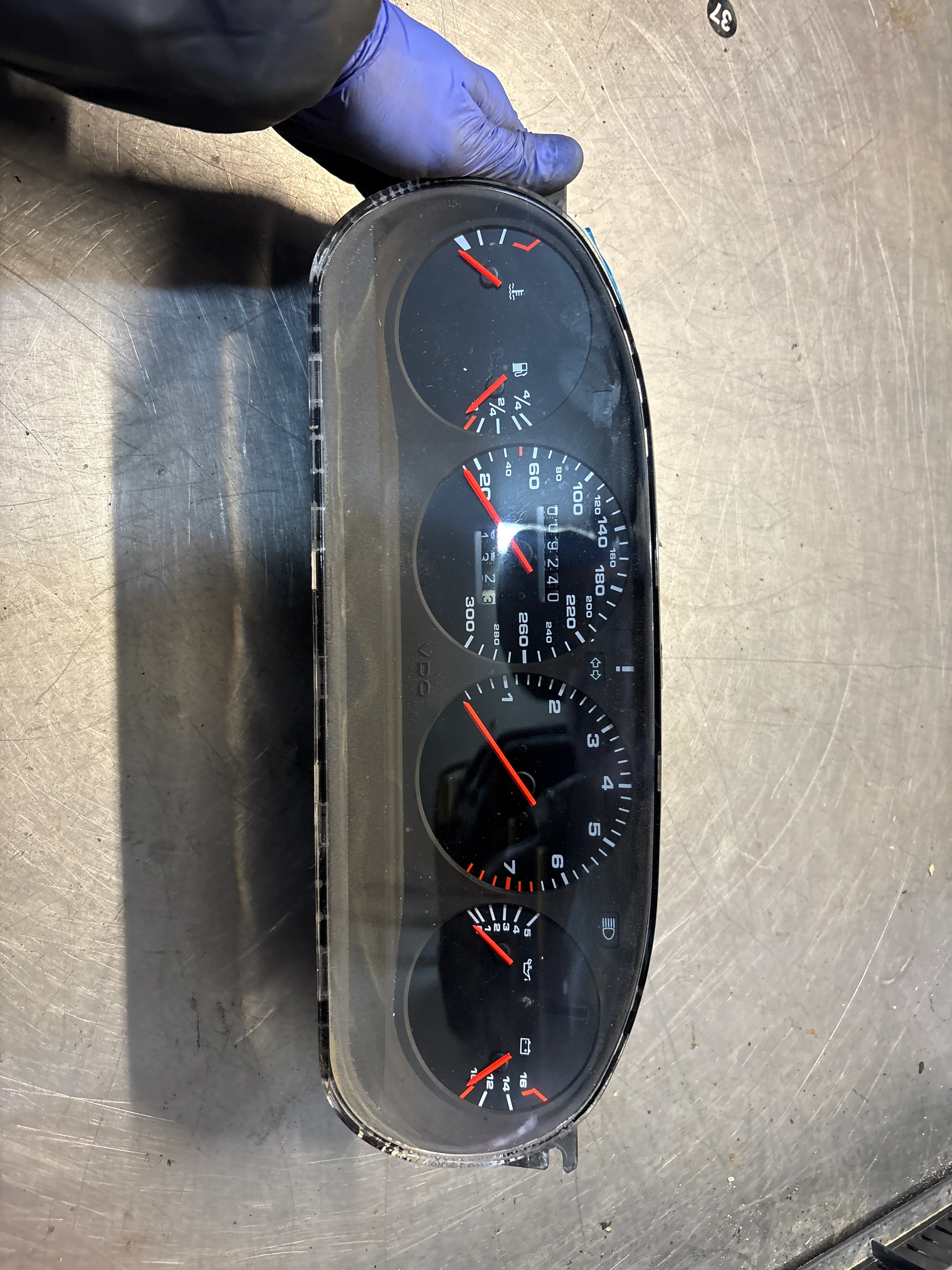 Porsche 968 dash clock binnacle pod speedometer, 94464131163 used 009240 km plastic screen has some small scratches - Image 4