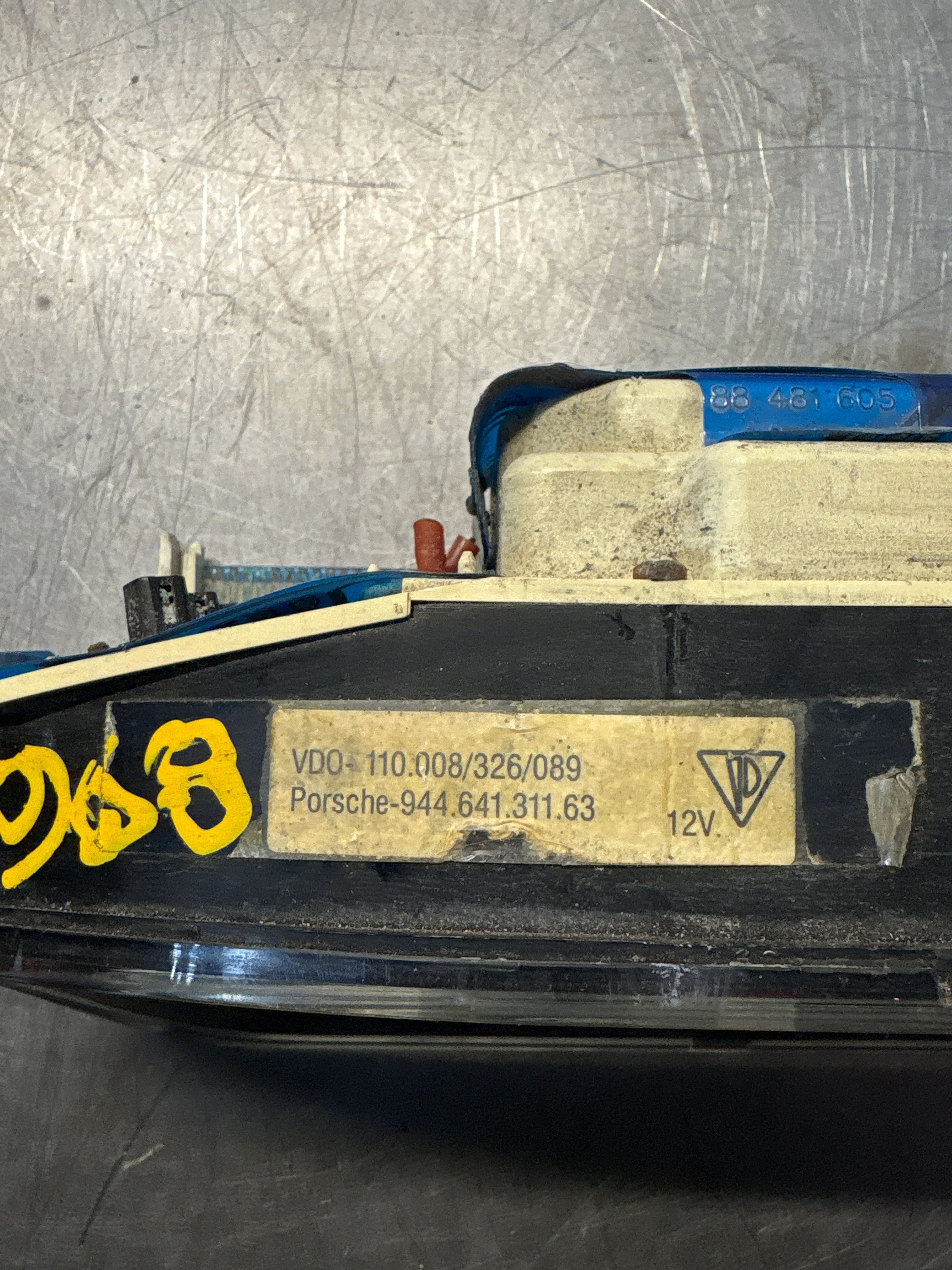 Porsche 968 dash clock binnacle pod speedometer, 94464131163 used 009240 km plastic screen has some small scratches - Image 6