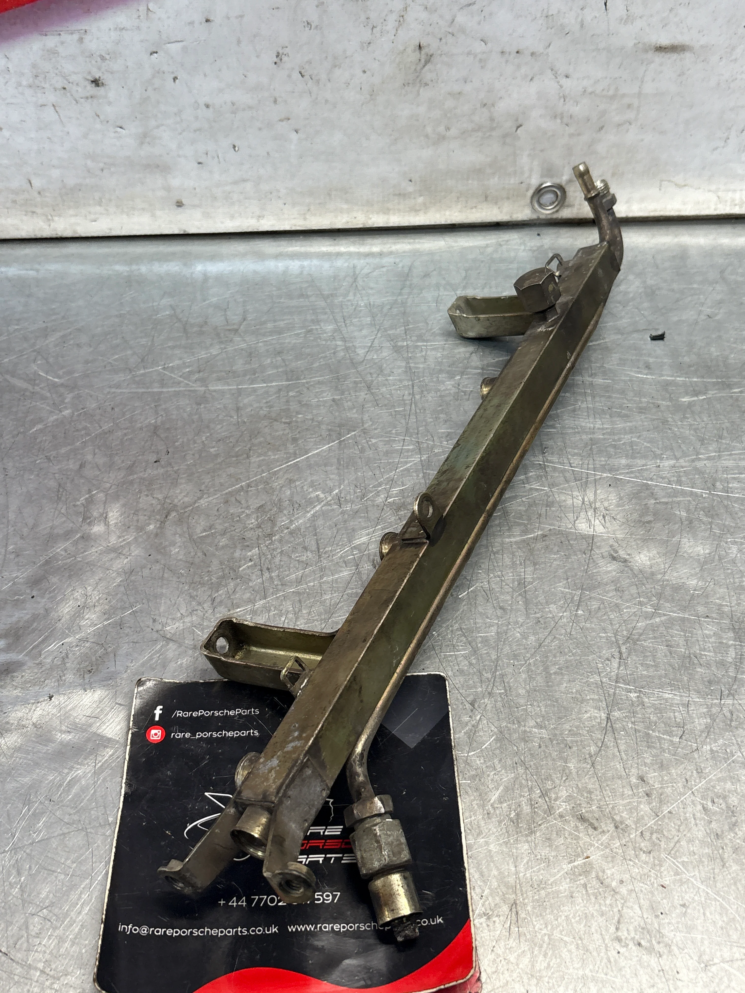 Porsche 944S fuel rail 94411008012 Used - Image 2