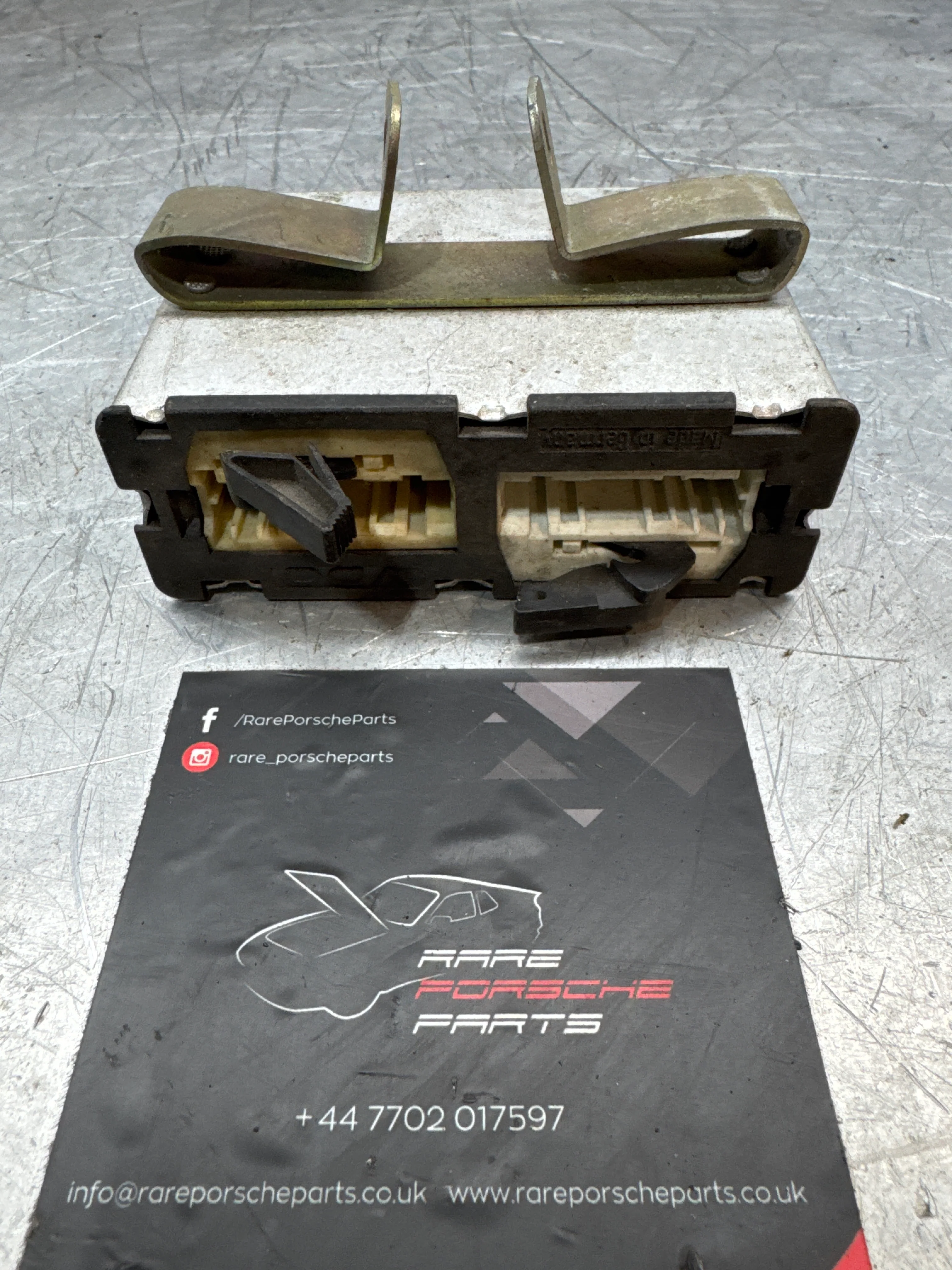 Porsche 964 central indicator computer unit 96464133000 used spares - Image 2