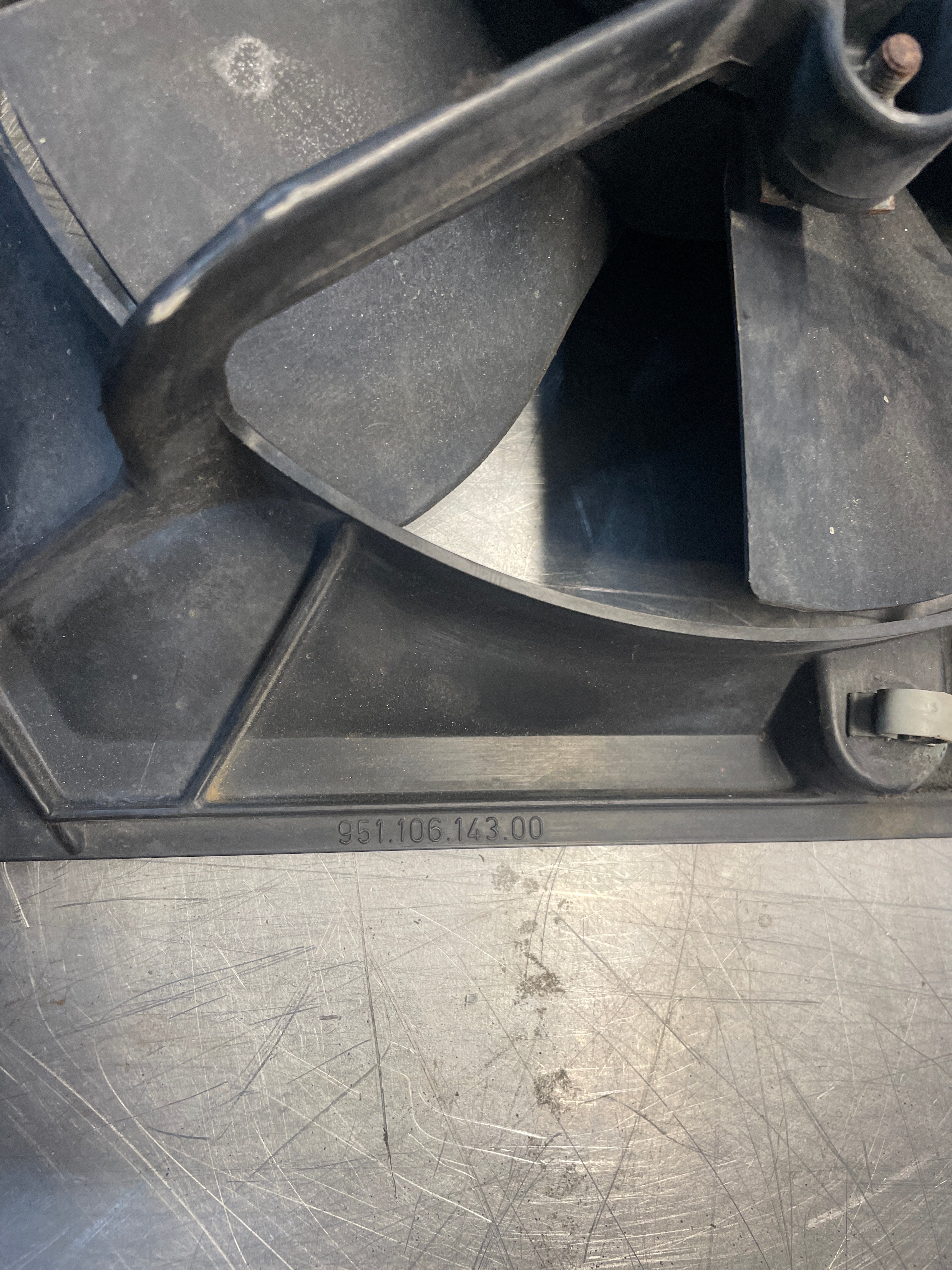 Porsche 968 944 Radiator twin fans, used 95110614300 - Image 4
