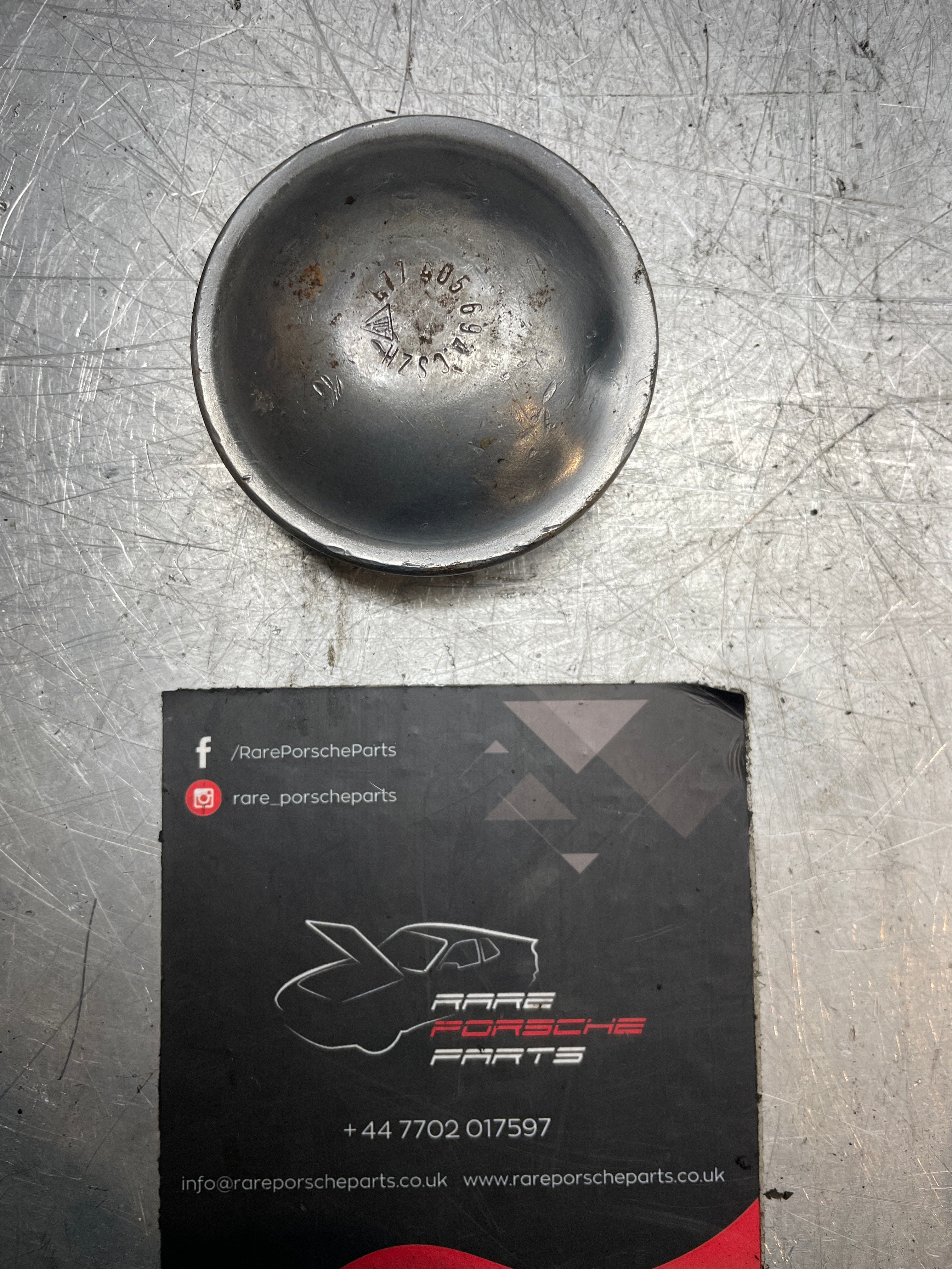 Porsche 924S 944 968 front wheel hub cover, used 477405692C - Image 3