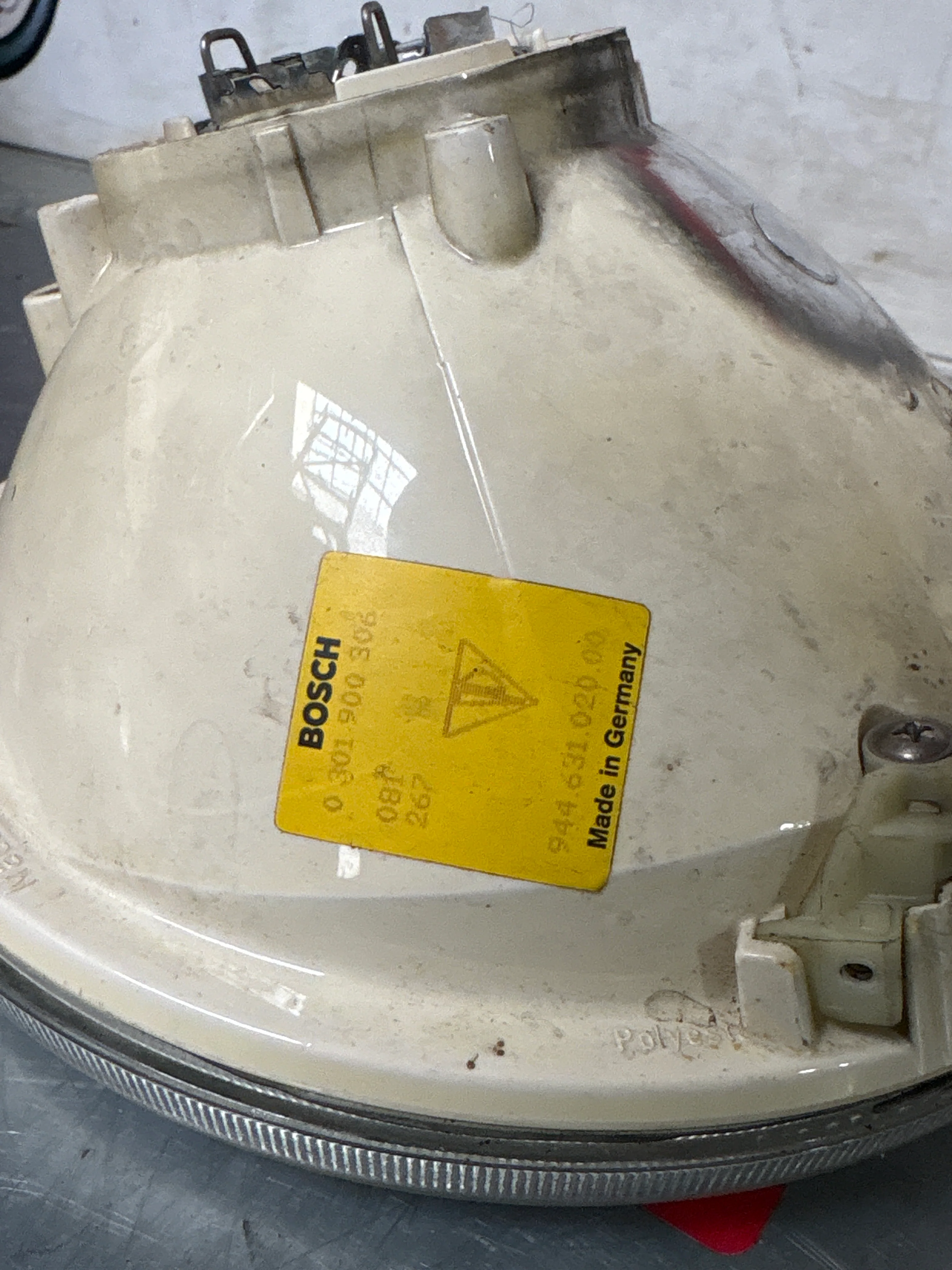 Porsche 968 right side Bosch headlight, used 94463192900 / 0301900306 / 1305304021 - Image 7