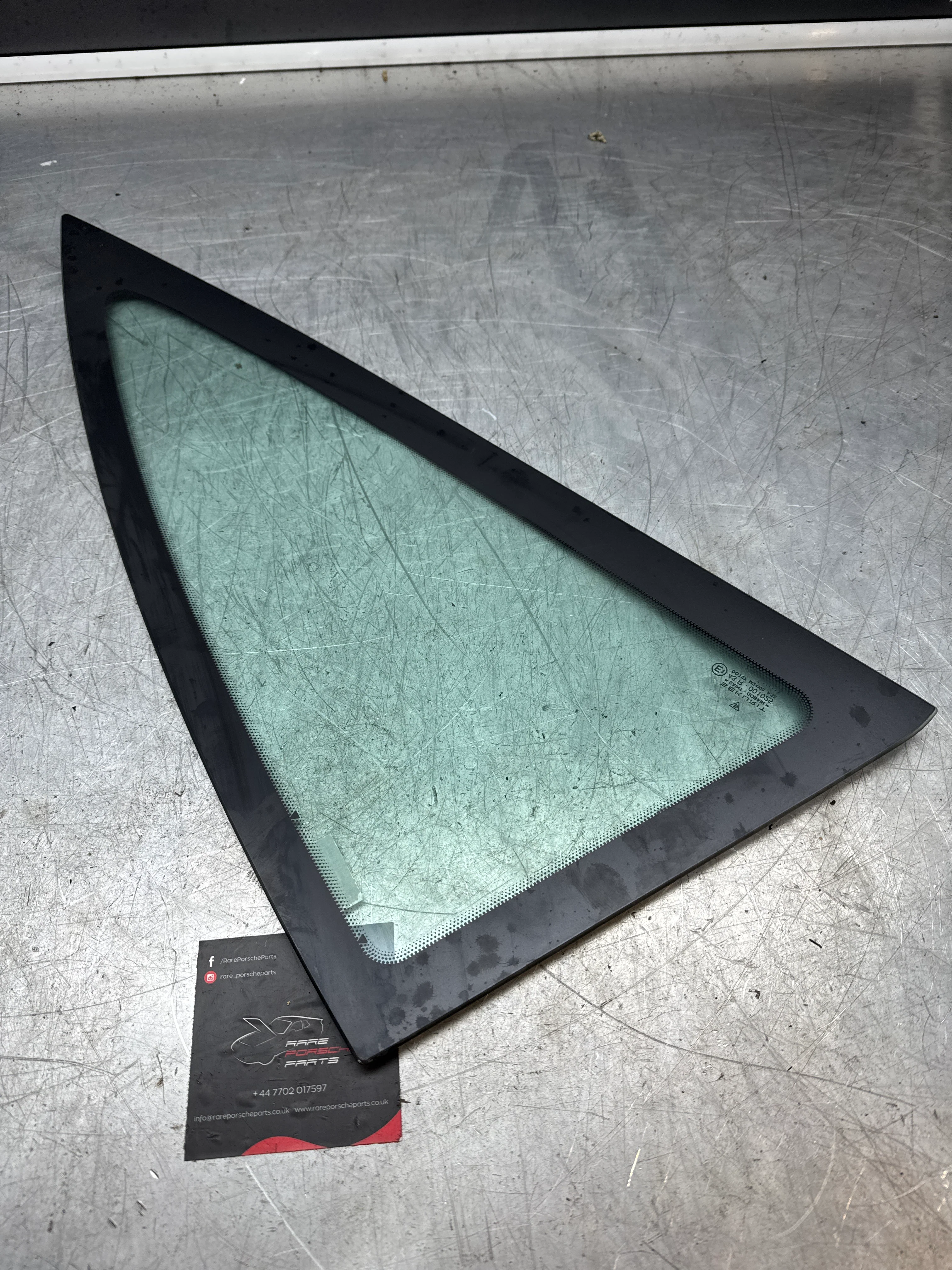 Porsche 993 rear glass right 99356251201 NOS - Image 2
