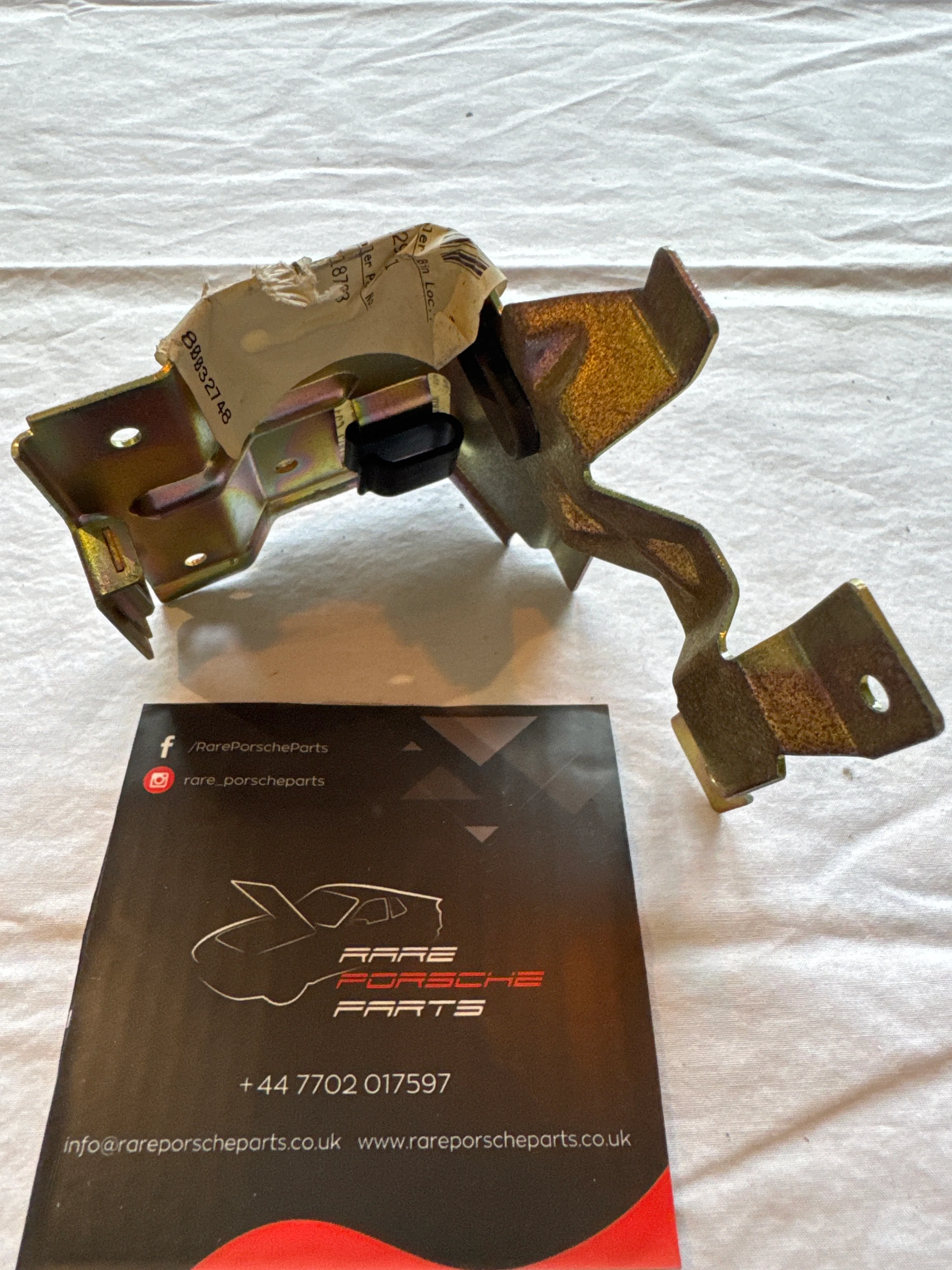 Porsche 993 bumper mounting bracket rear centre lamp 99363110600 NOS - Image 3