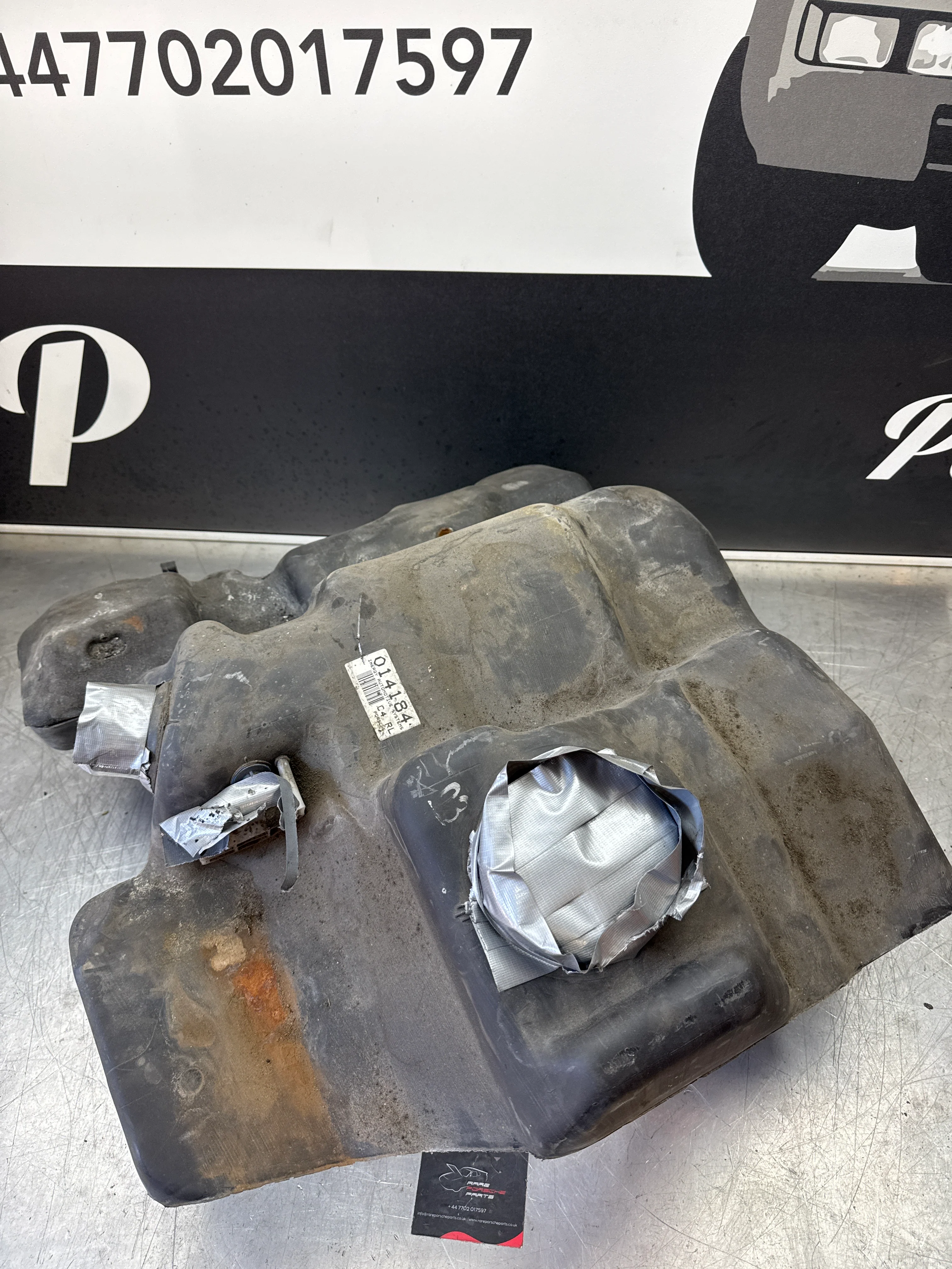 Porsche 996 / 911 C4 fuel tank 99620102201 used - Image 2