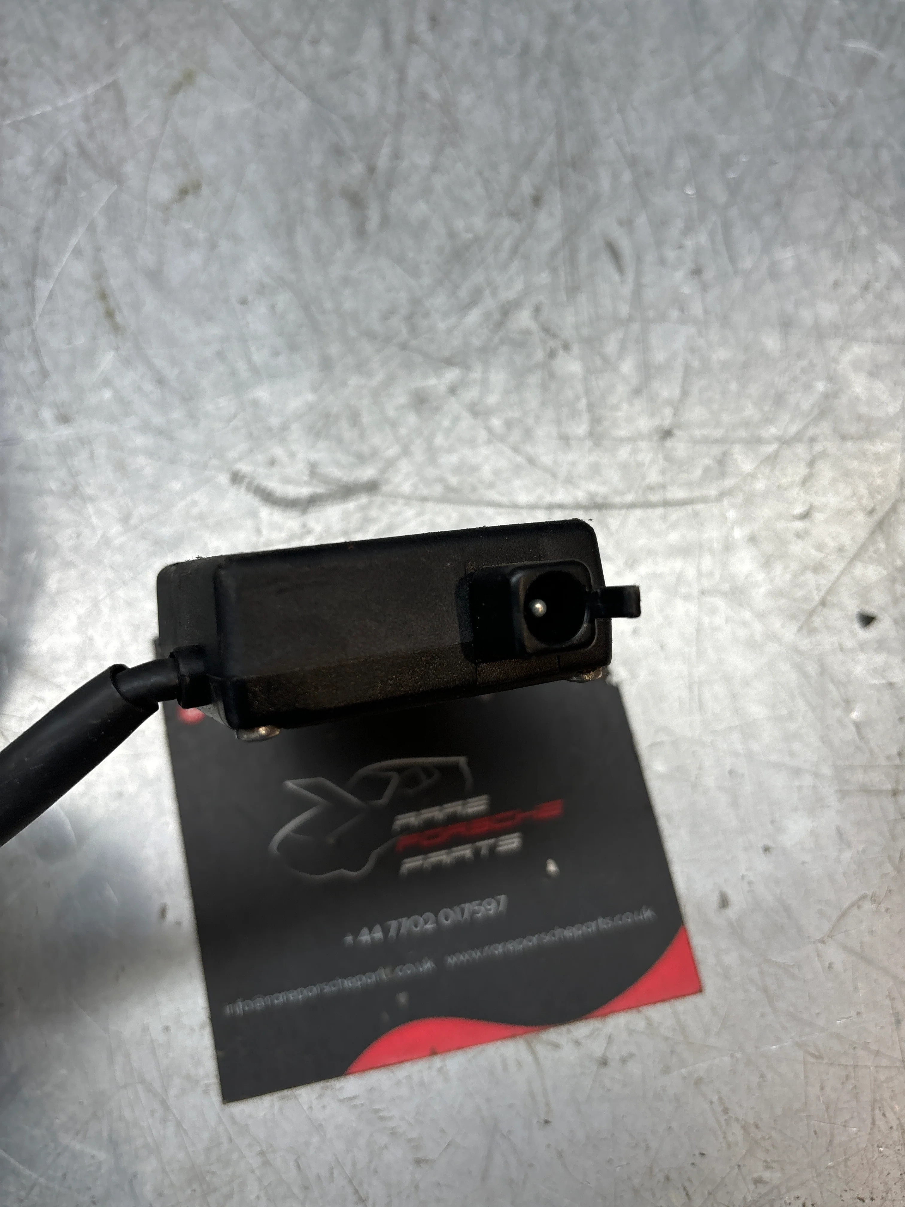 Porsche Porsche 928 Radio Aerial Amp 92864517302 used - Image 3