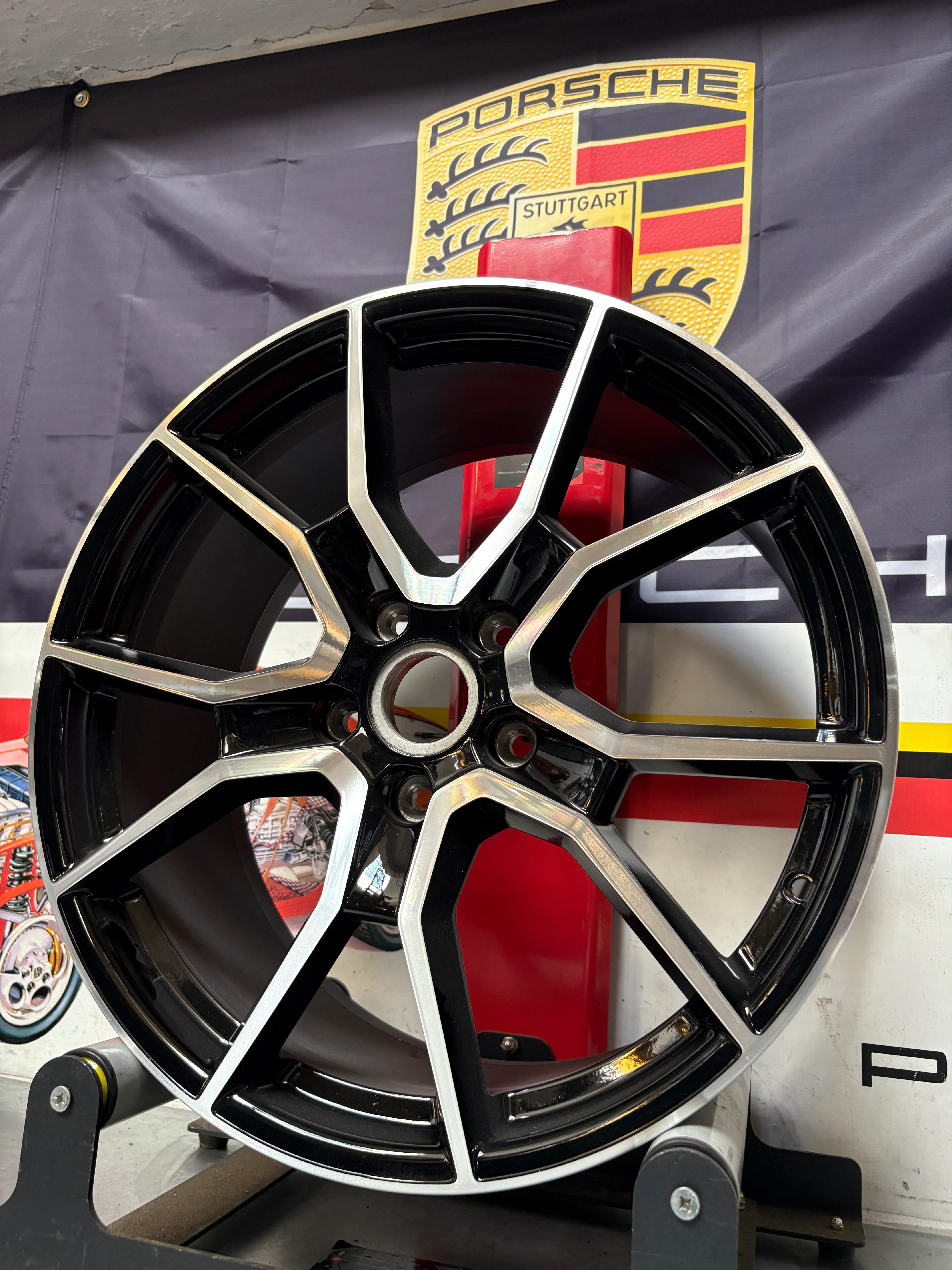Porsche Taycan GTS 9.5Jx21” ET60 alloy wheel, 9J1601025BC, very nice condition, used - Image 4
