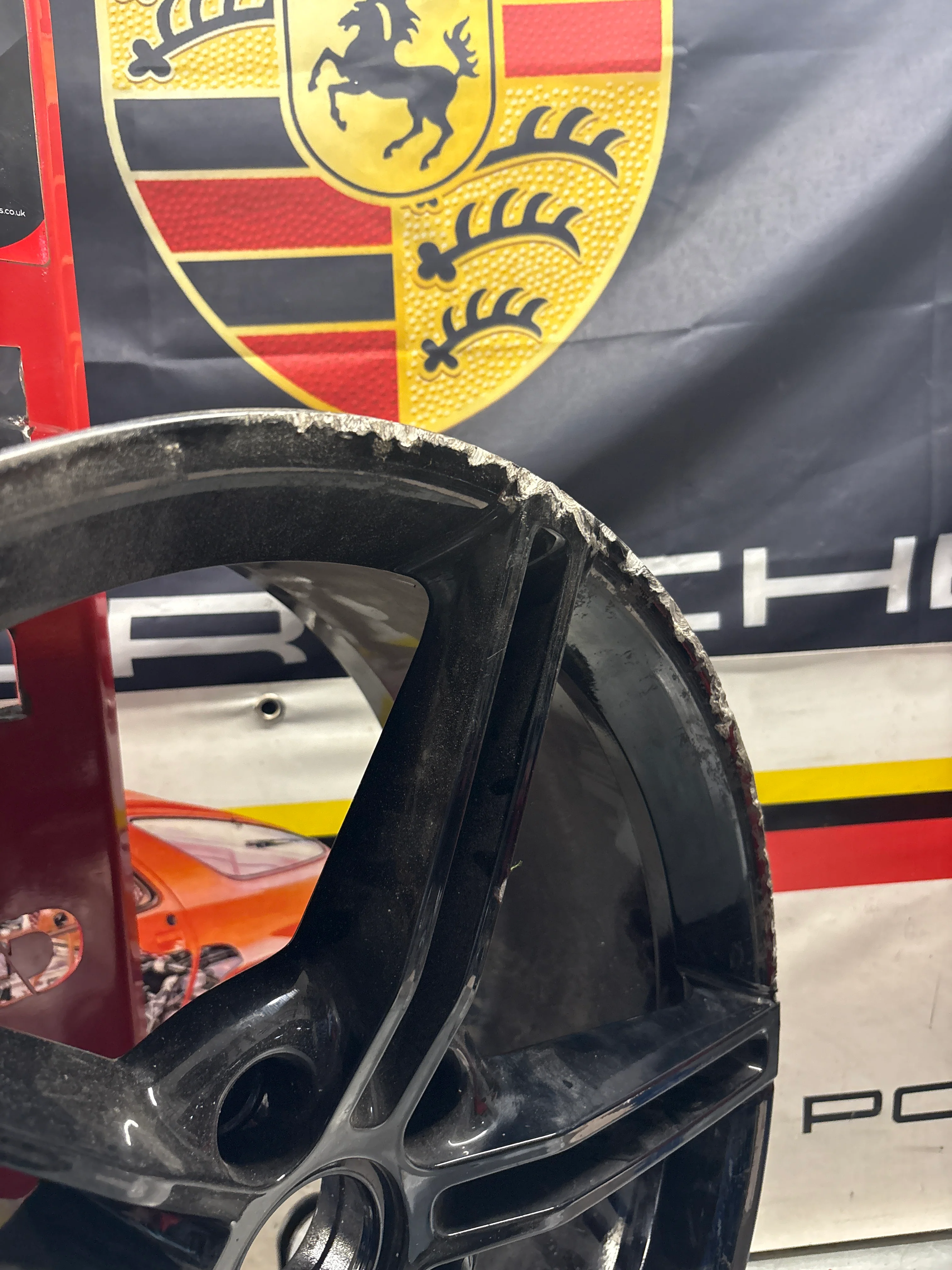 Porsche Taycan Front Alloy wheel 9.5Jx21" ET60 rim 9J1601025AA, for display purposes only - Image 4