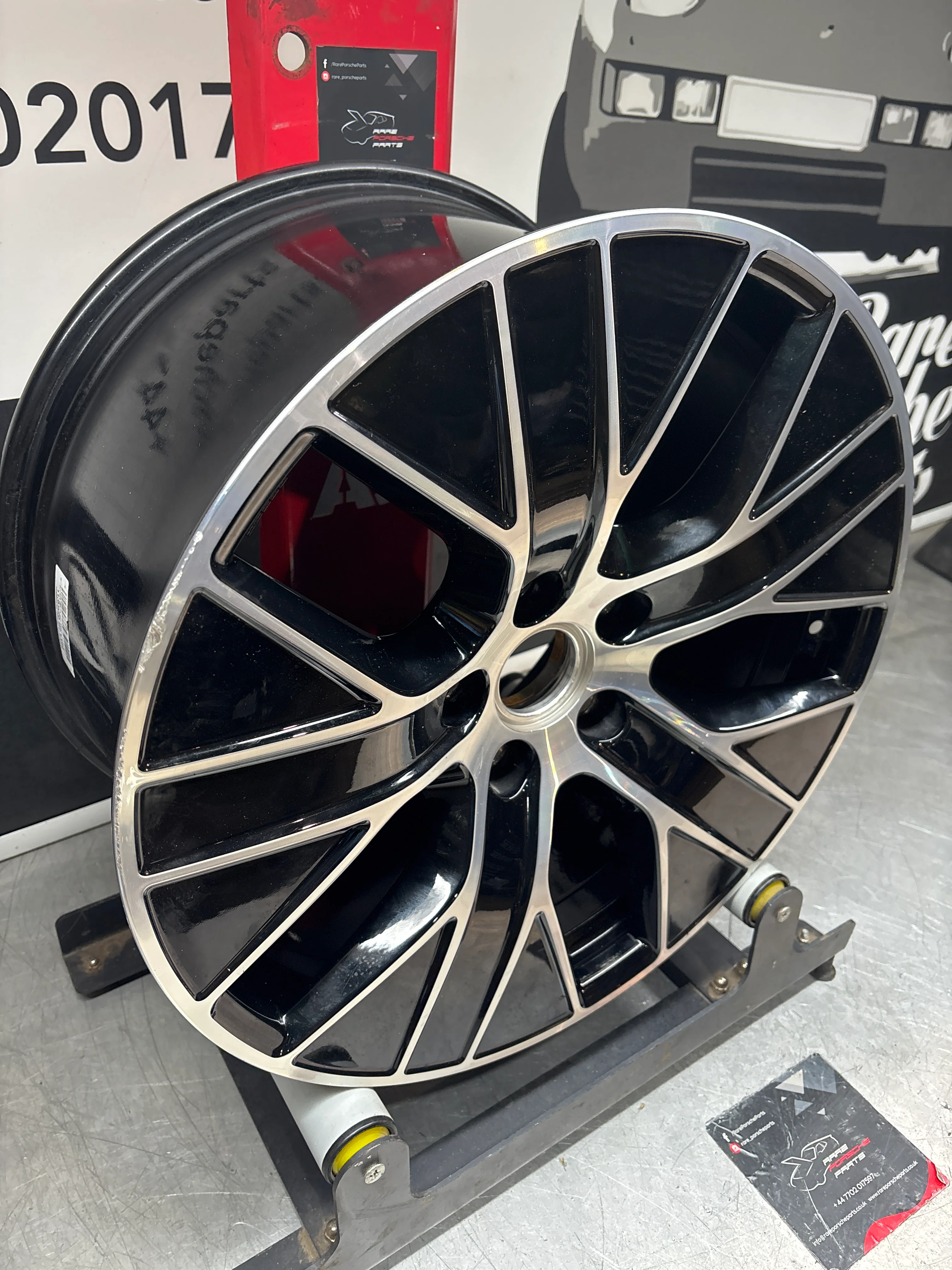 Porsche Taycan Turbo Aero wheel 11Jx20" ET60 rim 9J1601025CS used, very nice condition - Image 3