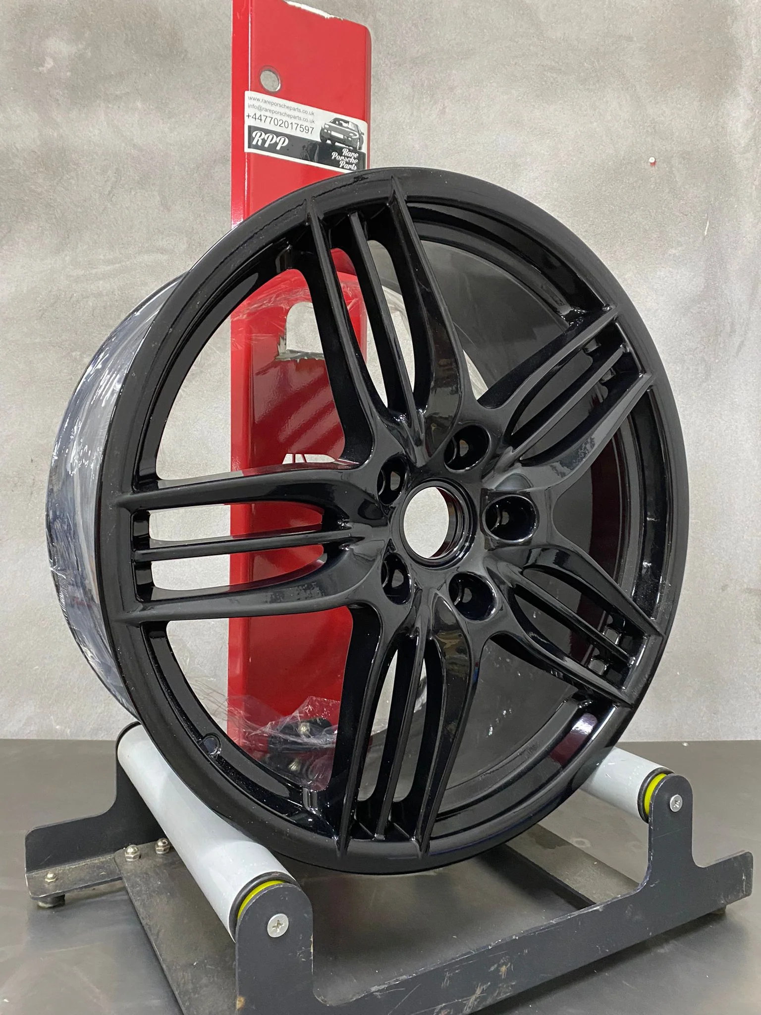 Set of Porsche 991 911 20” alloy wheels 99136216132, 99136216632 refurbished - Image 7