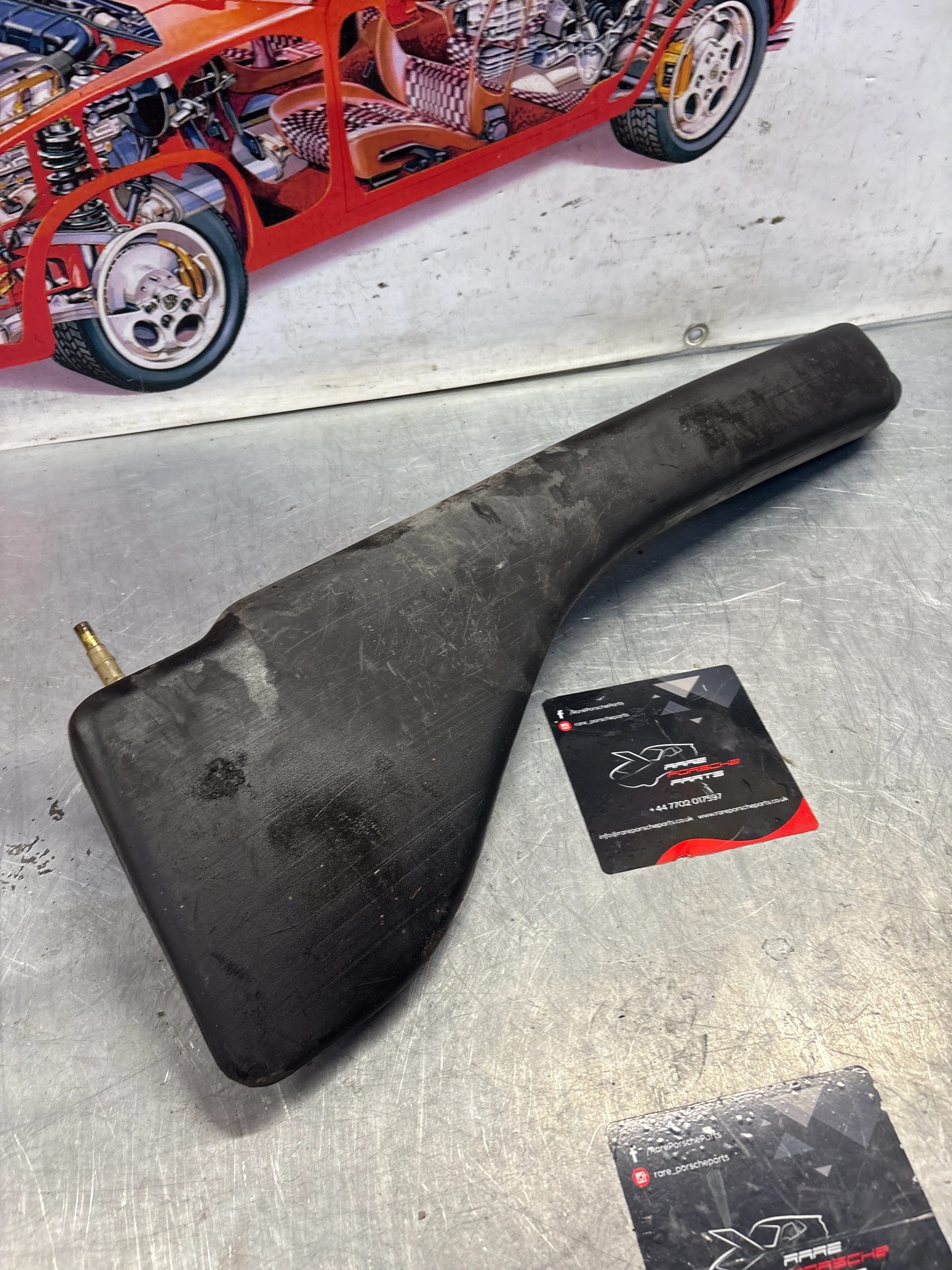 Porsche 928 S4 reservoir, used 92820101305 - Image 4