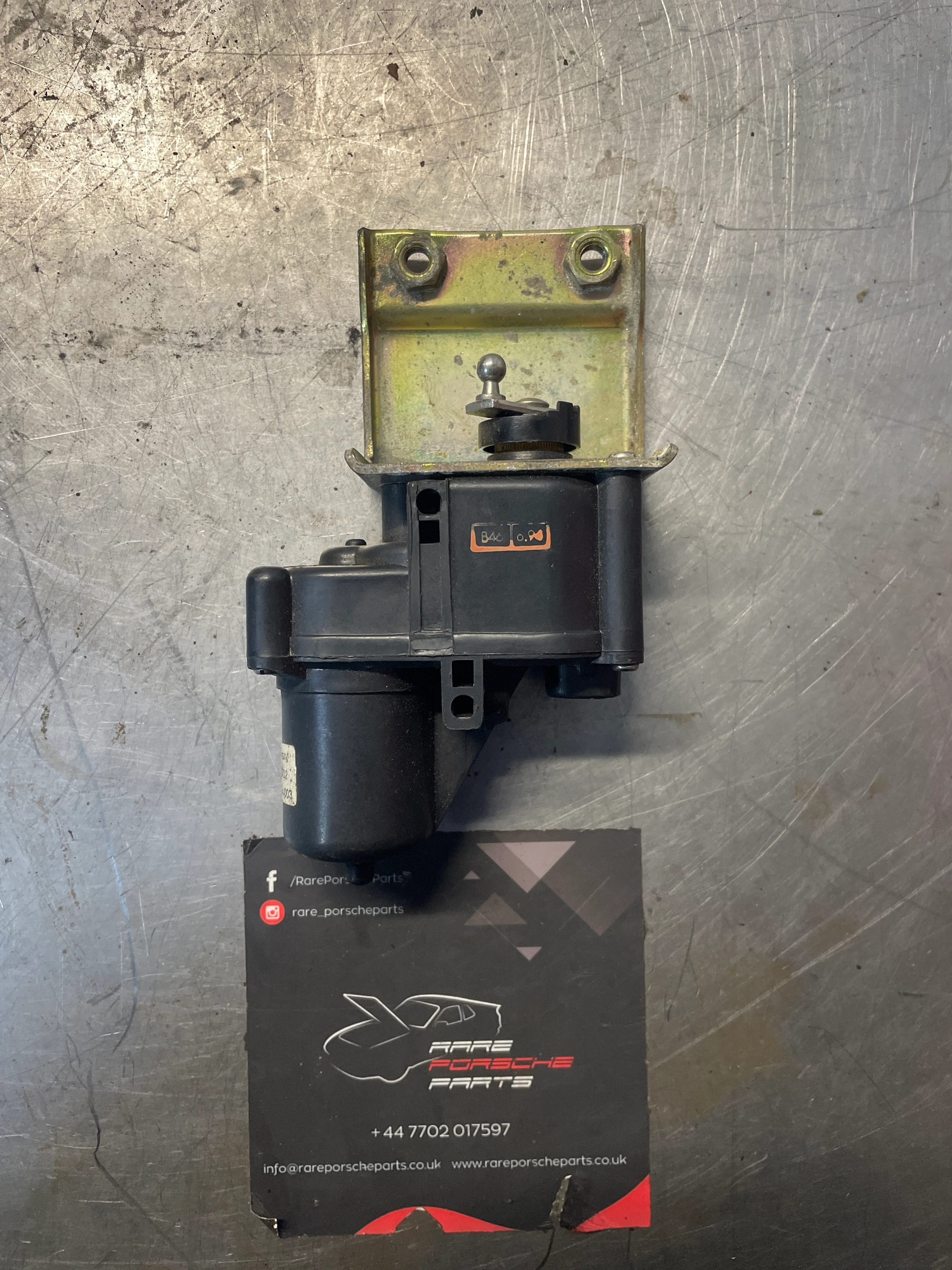 Porsche 928 Tailgate boot lock latch release motor 92862440702, used - Image 2