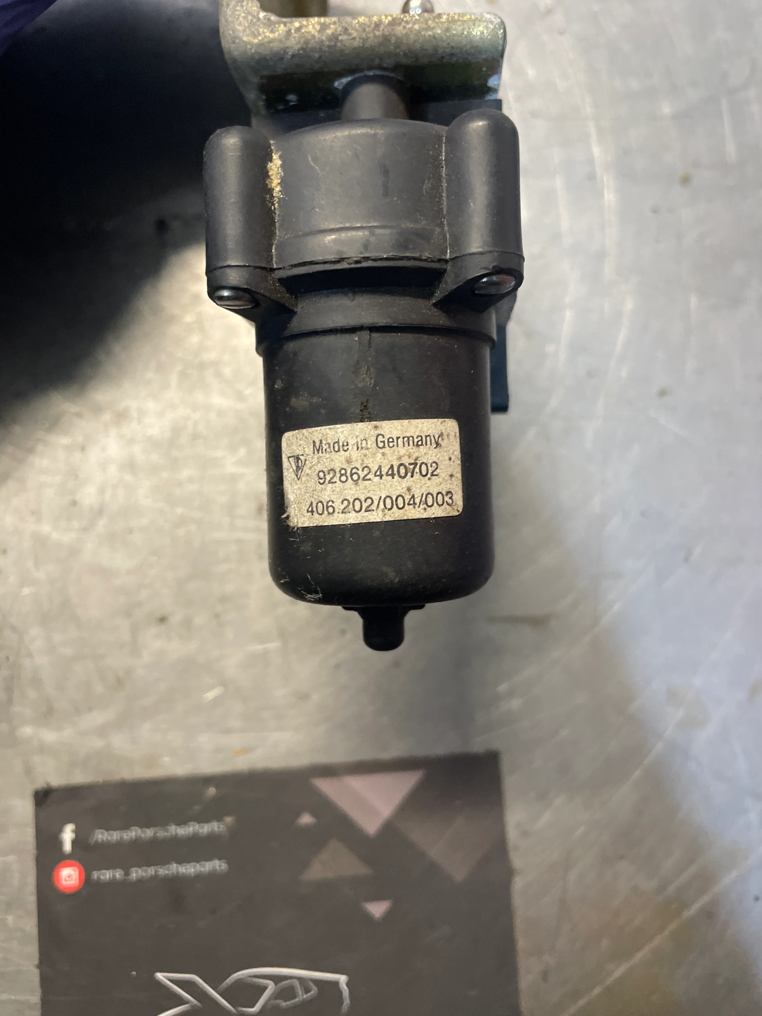 Porsche 928 Tailgate boot lock latch release motor 92862440702, used - Image 5