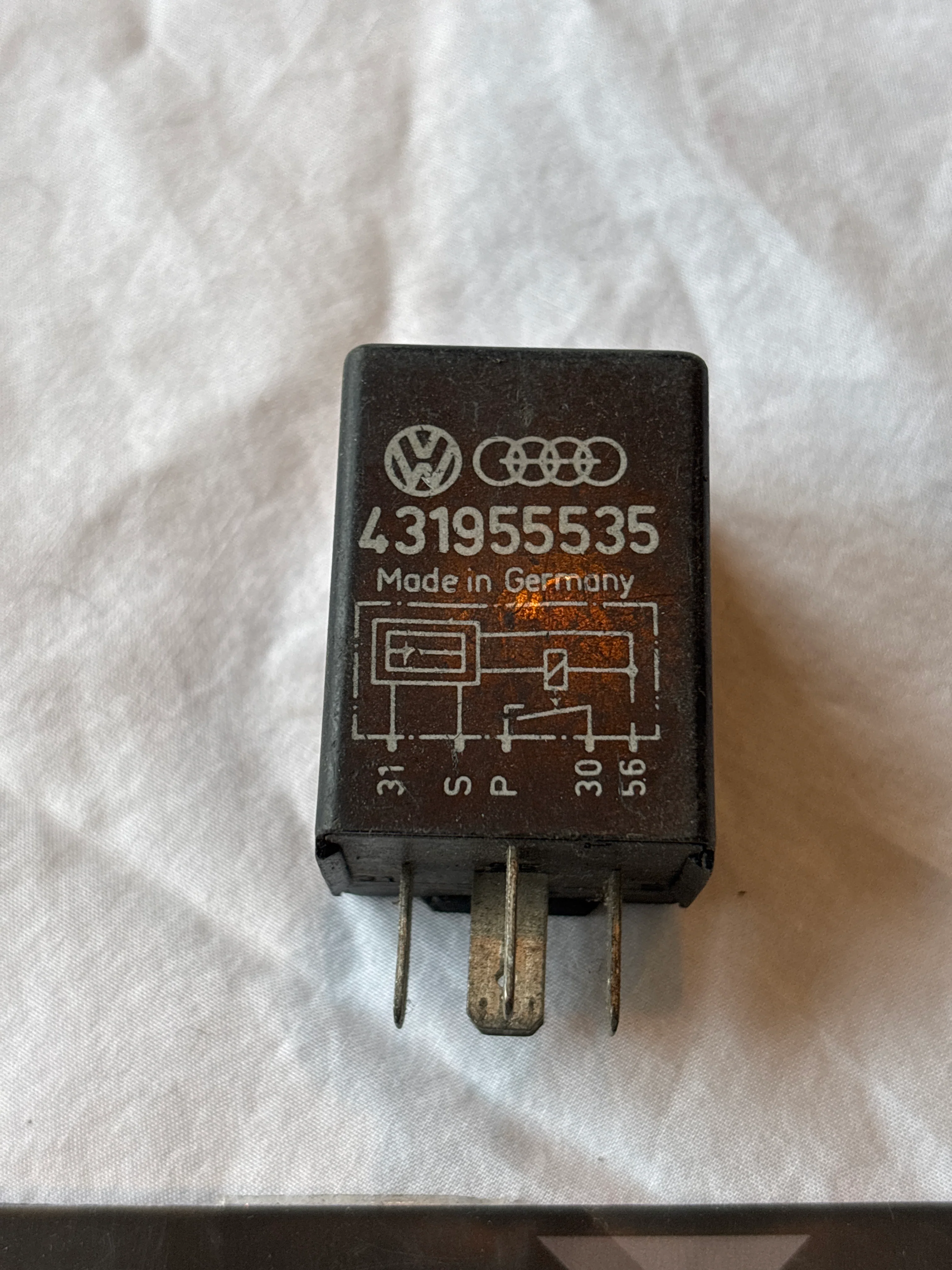 VW, Audi, Porsche 431955535 Relay Control Module Relay, used - Image 2